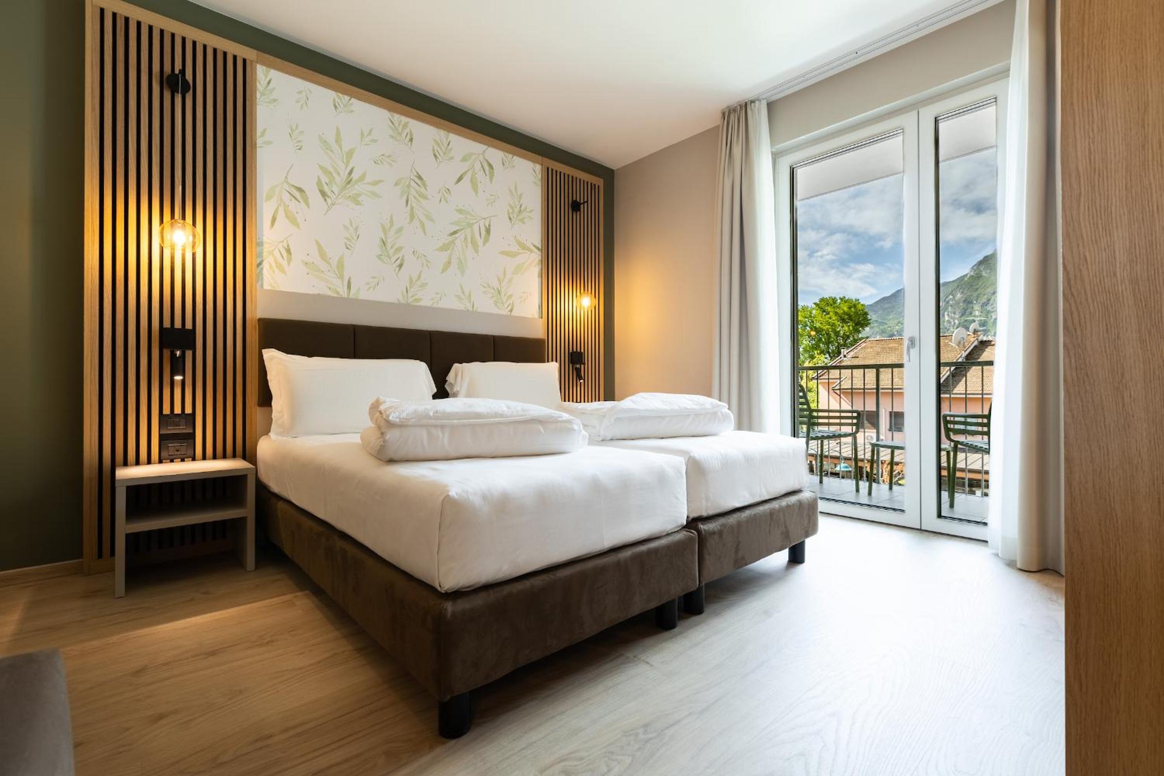 Deluxe Double or Twin Room with Balcony - Photo 1