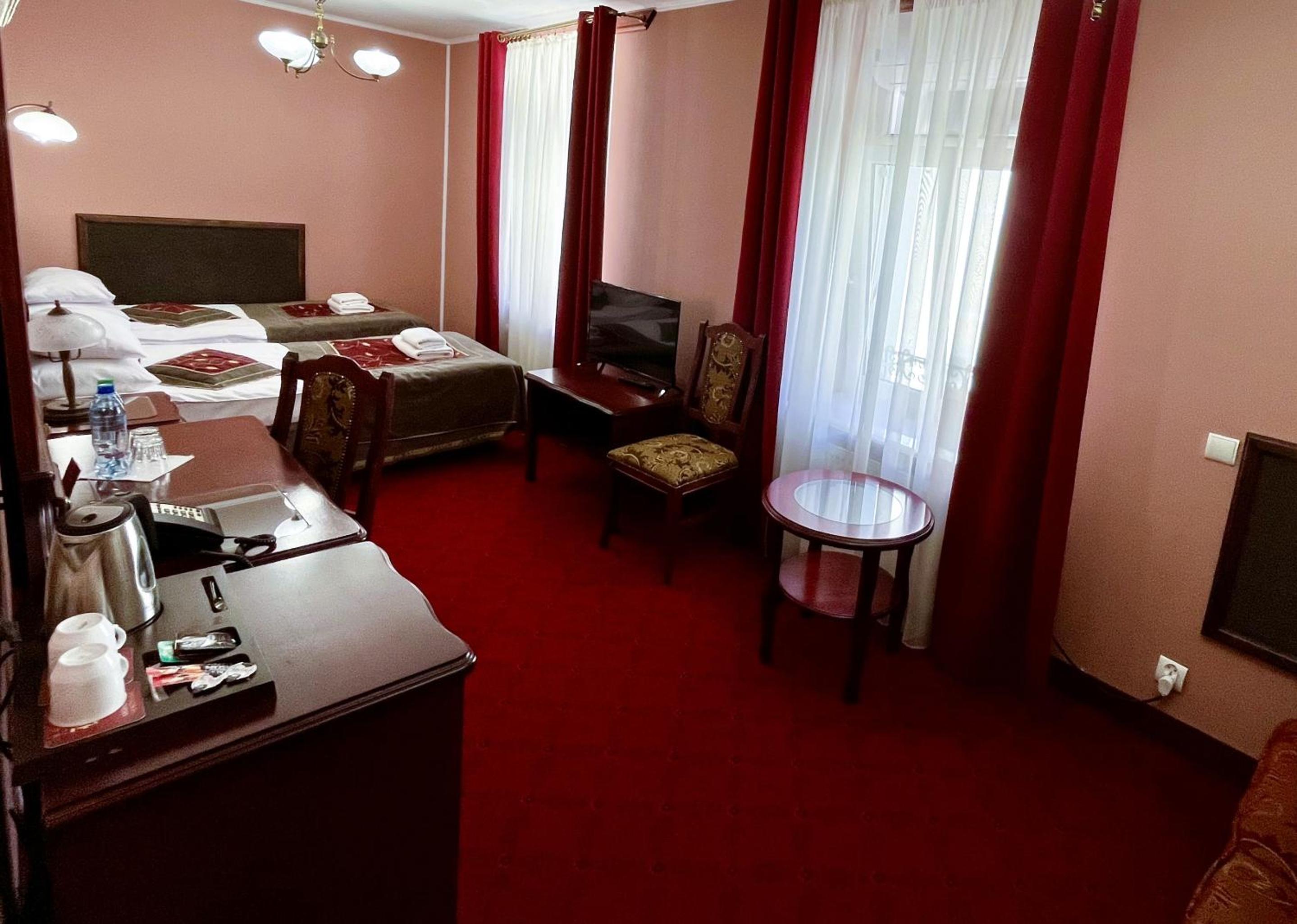 Twin Room - Photo 9