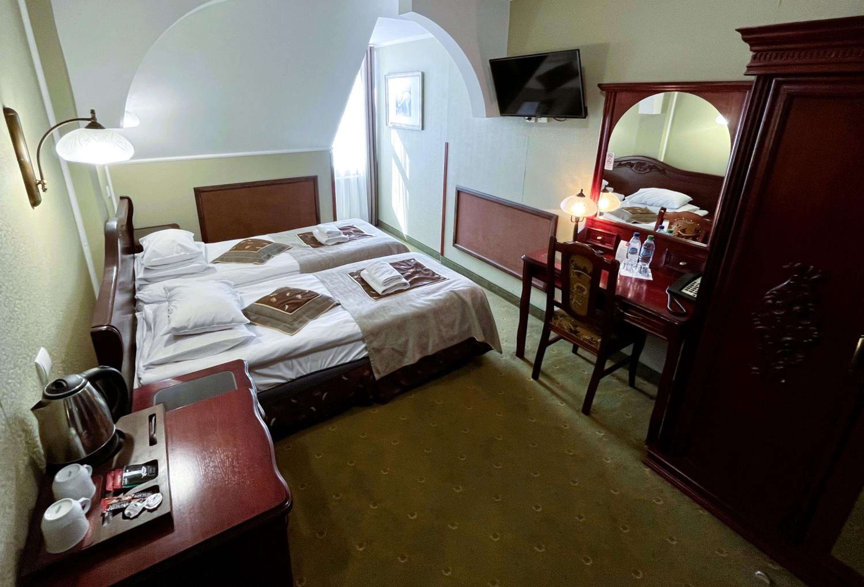 Twin Room - Photo 17