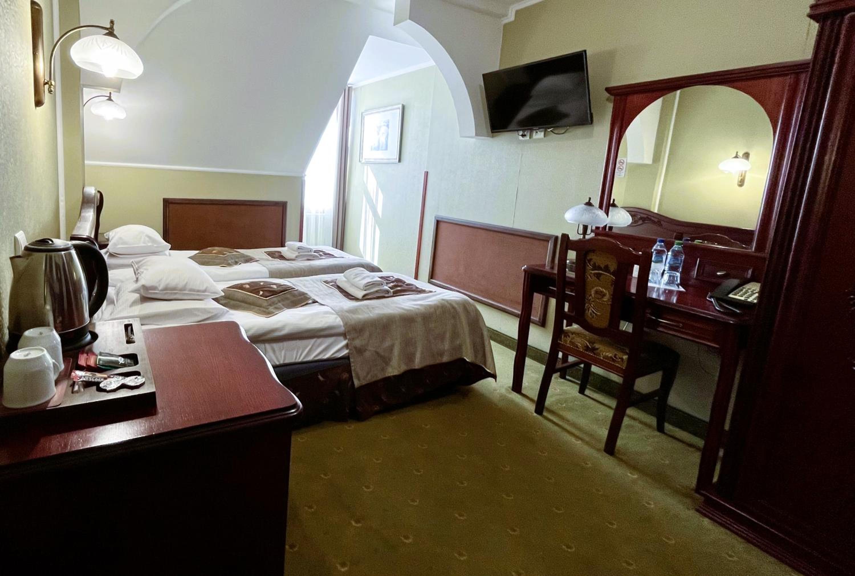 Twin Room - Photo 19