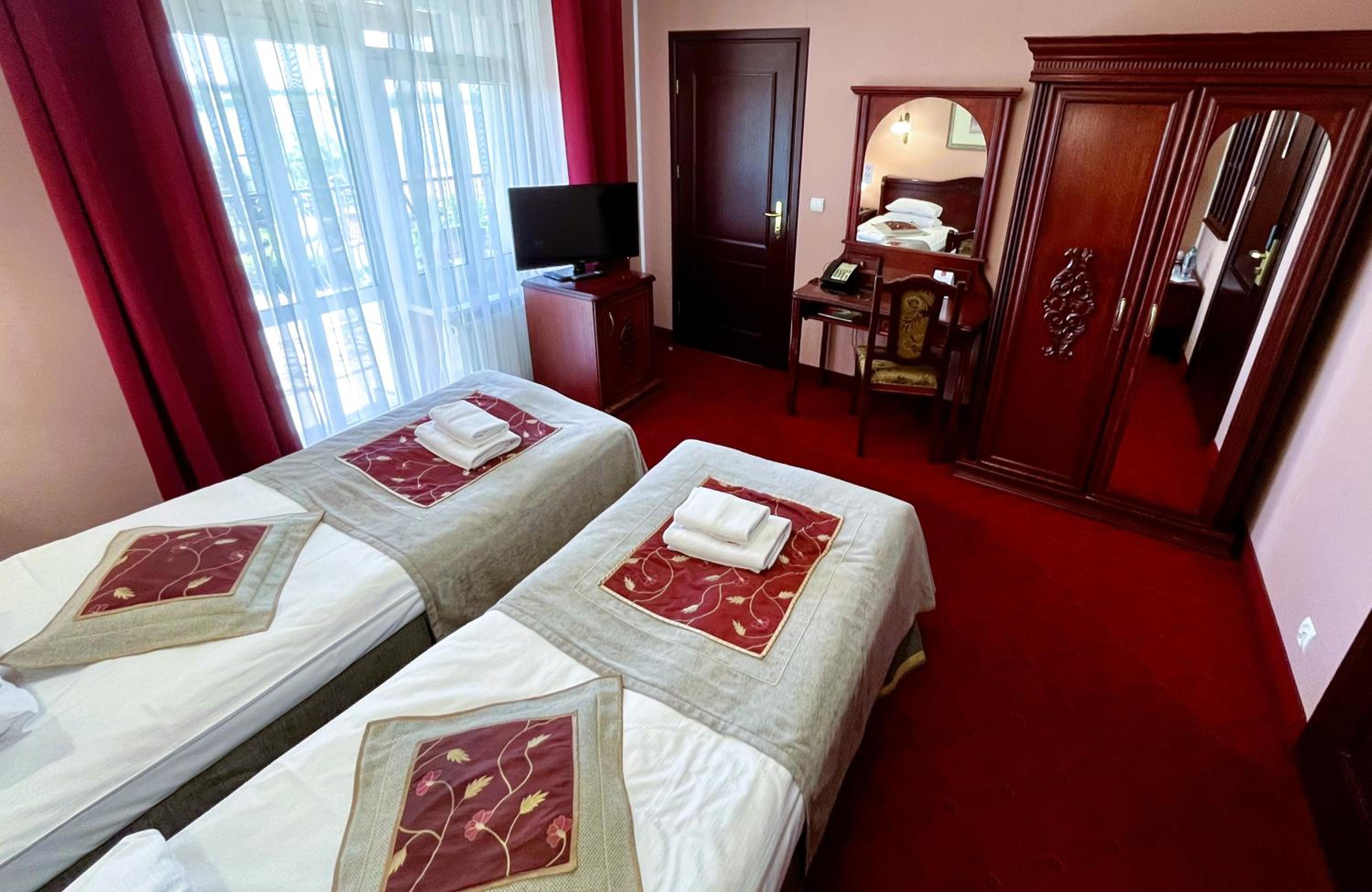 Twin Room - Photo 7
