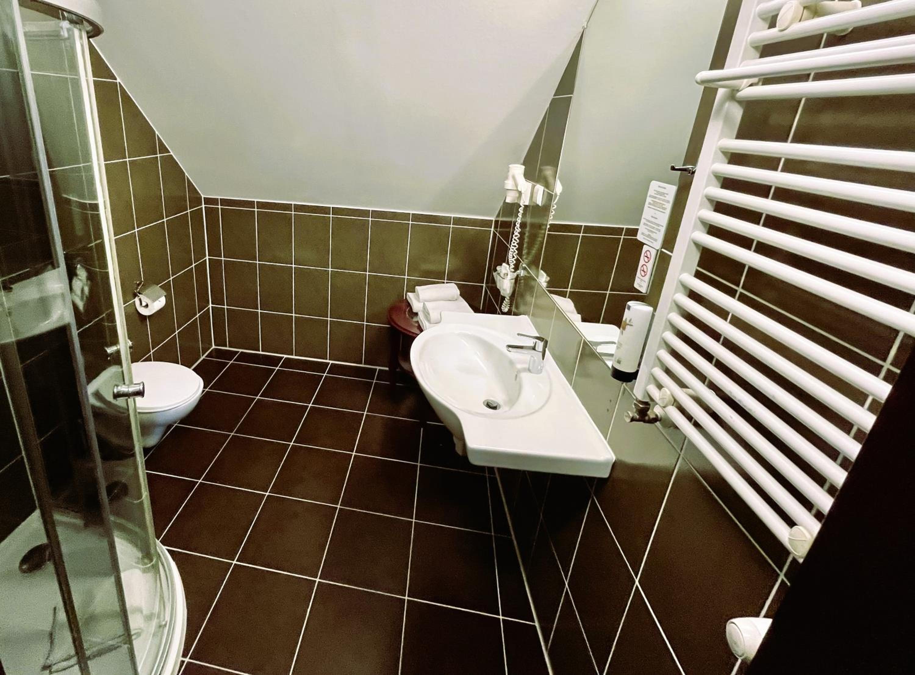 Twin Room - Photo 18