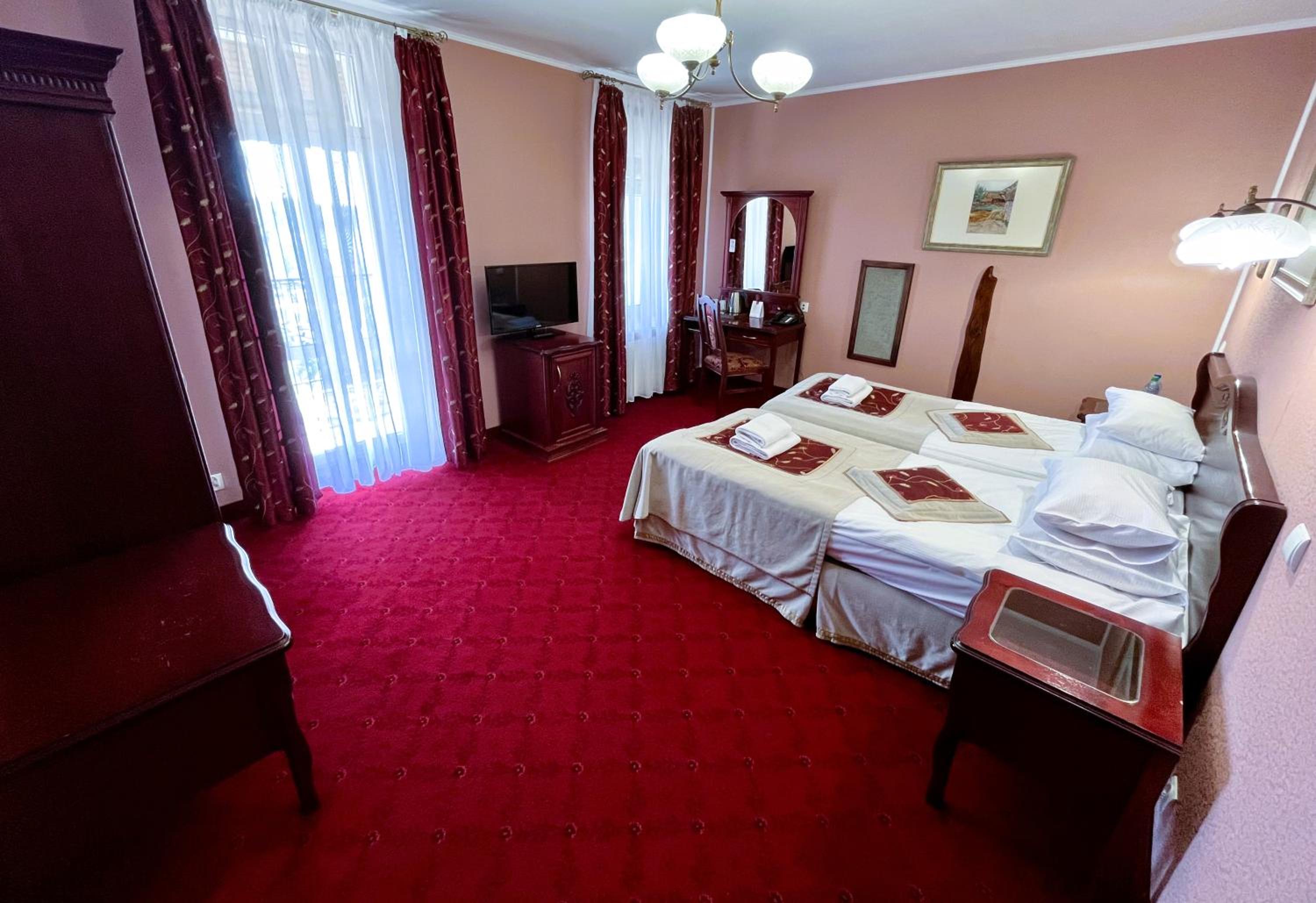 Twin Room - Photo 12