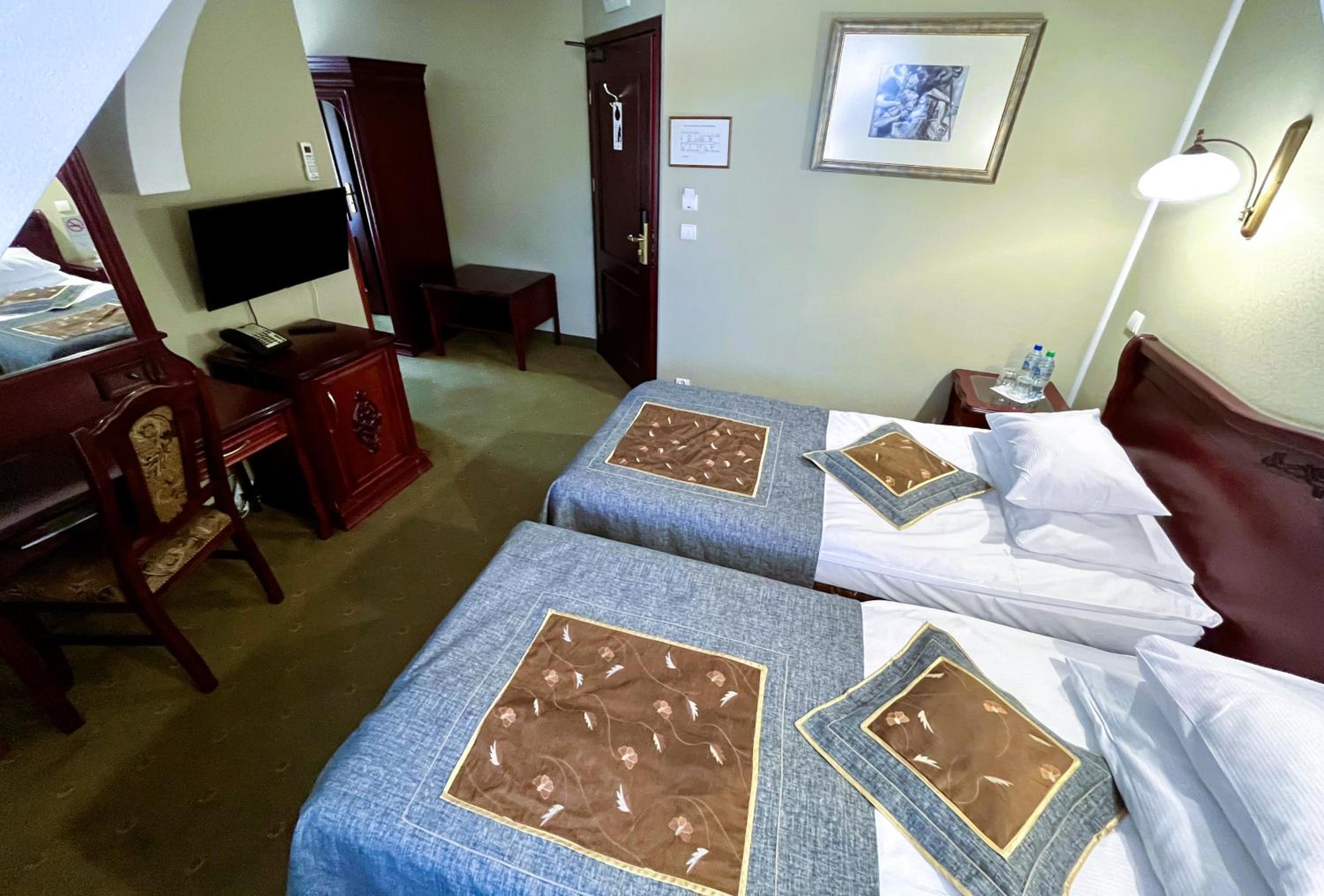 Twin Room - Photo 1