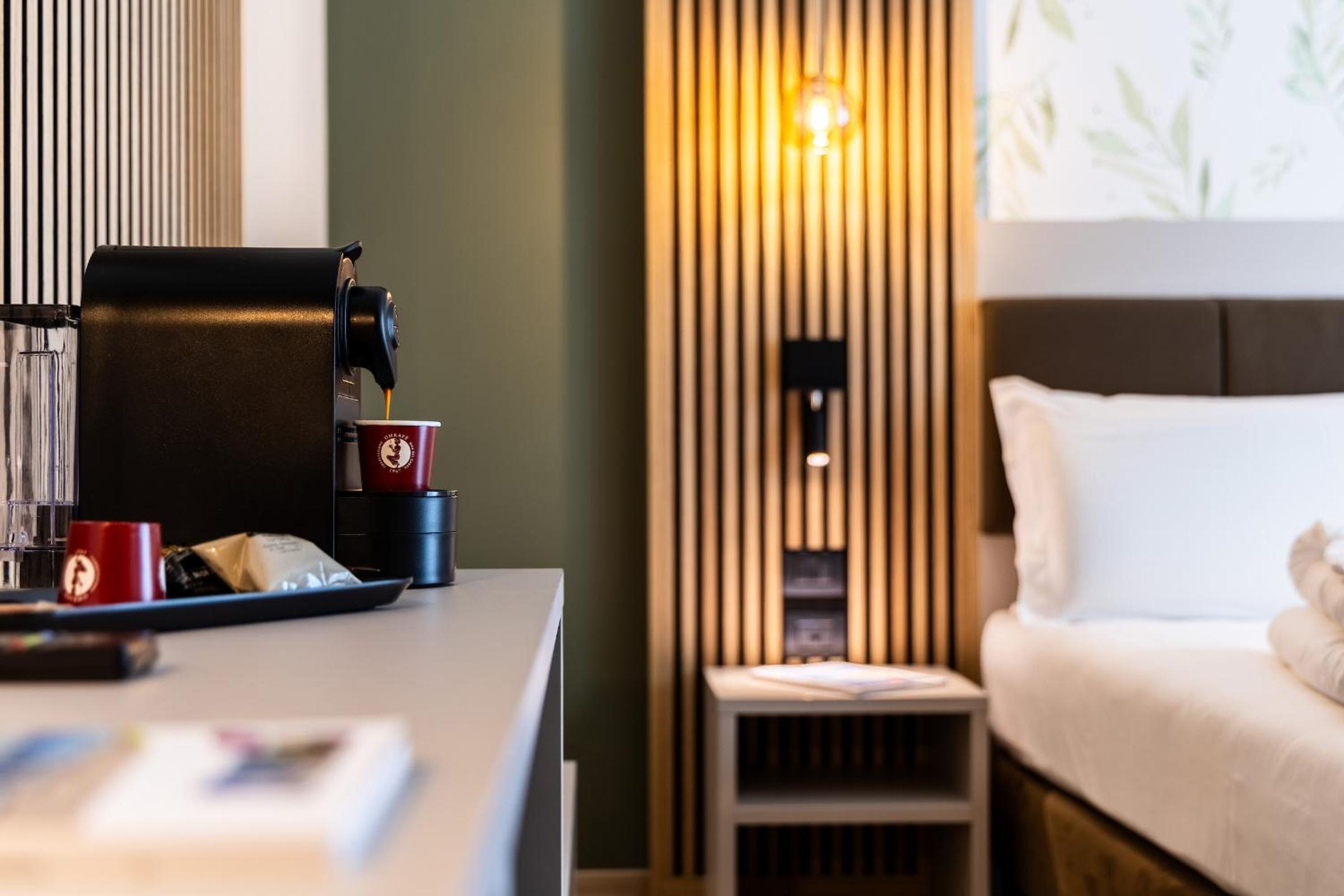 Deluxe Double or Twin Room with Balcony - Photo 5