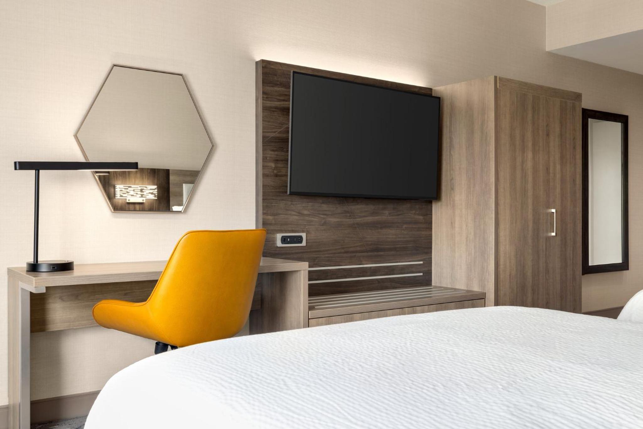 Queen Room with Two Queen Beds - Disability Access photo 2