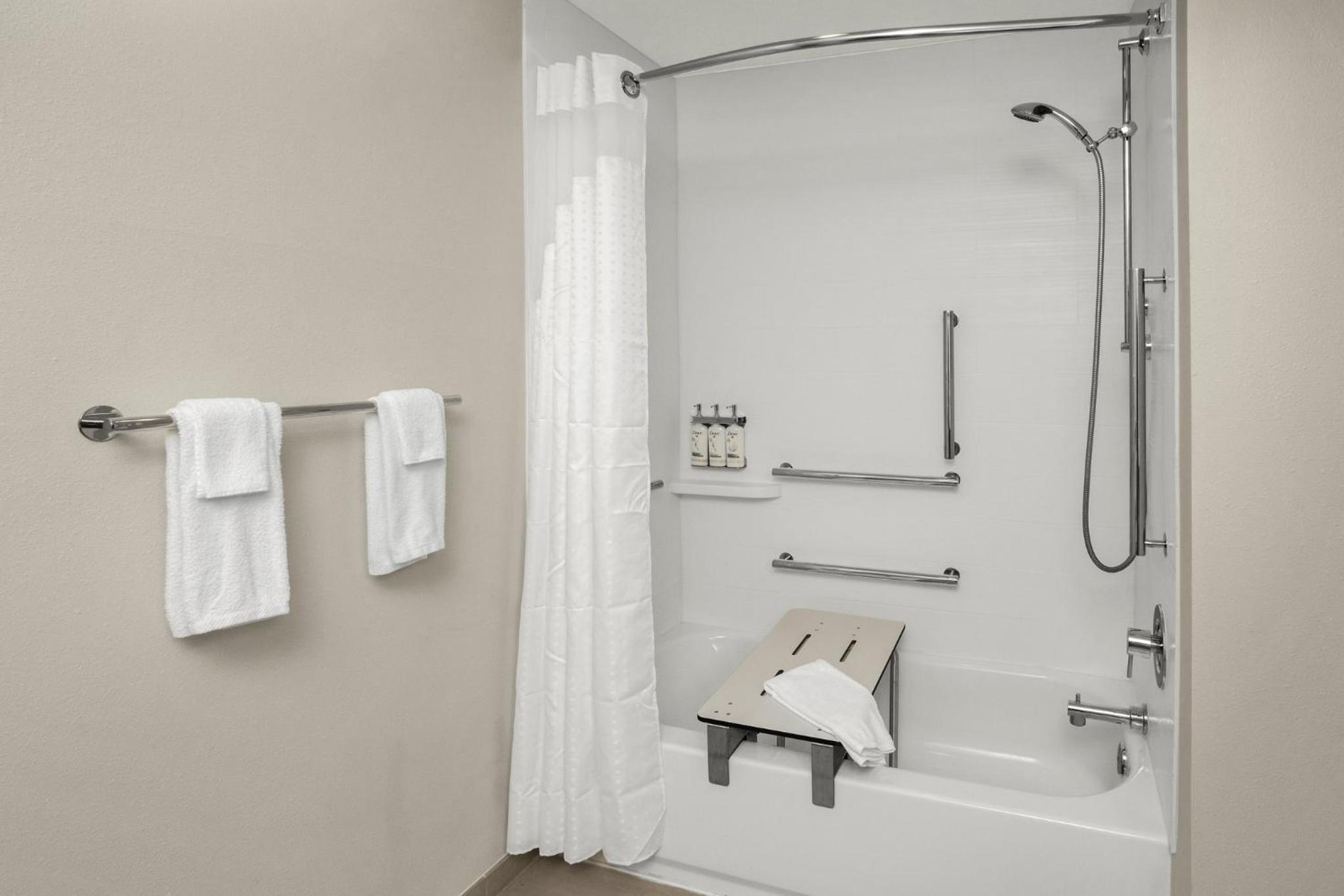 King Room - Mobility Access/Hearing Accessible - Photo 3