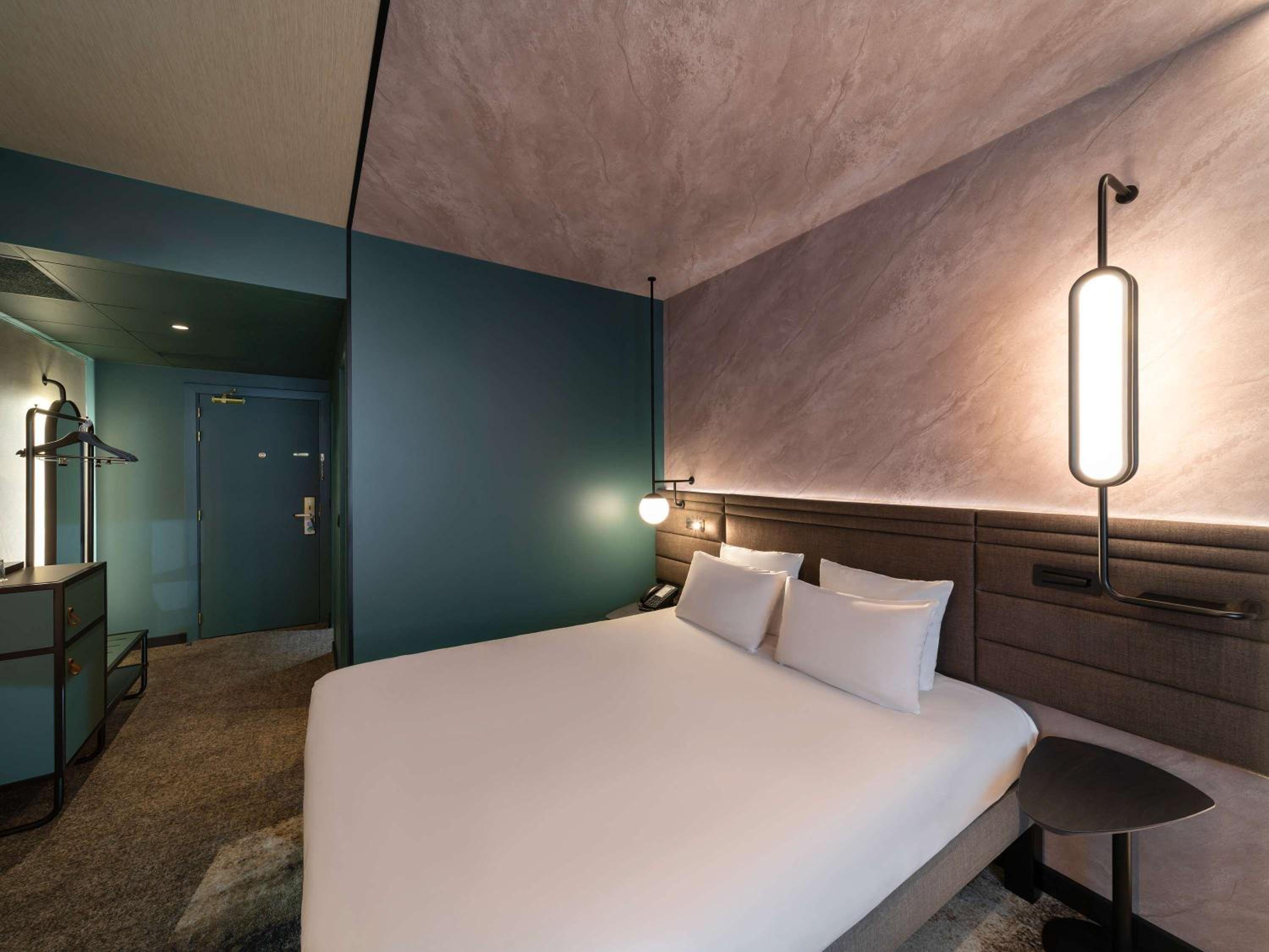 Superior Room with One Double Bed and Sofa Bed