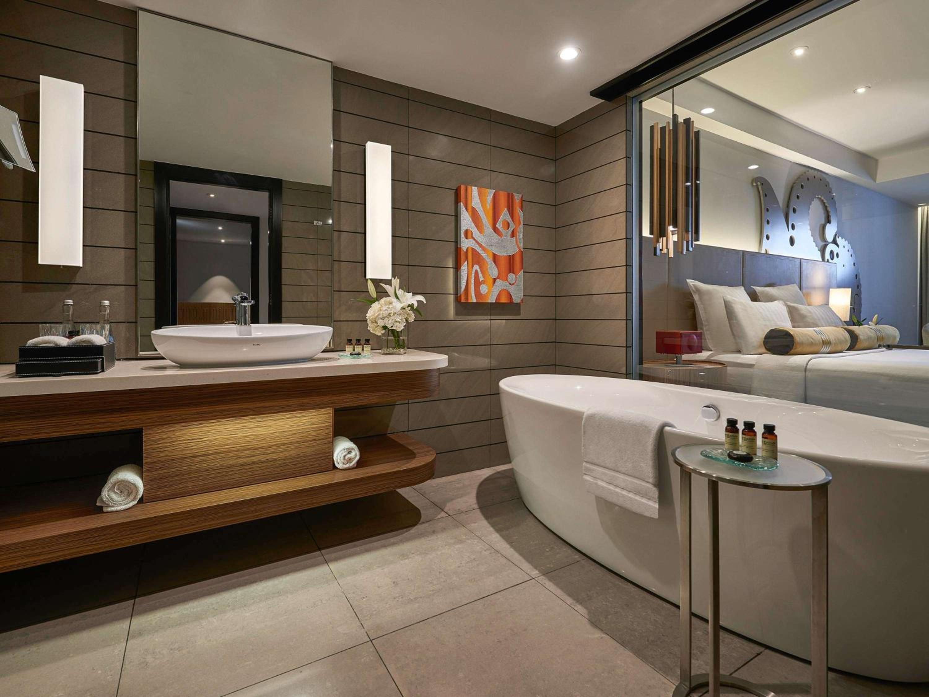 Grand Deluxe King Room - Photo 3