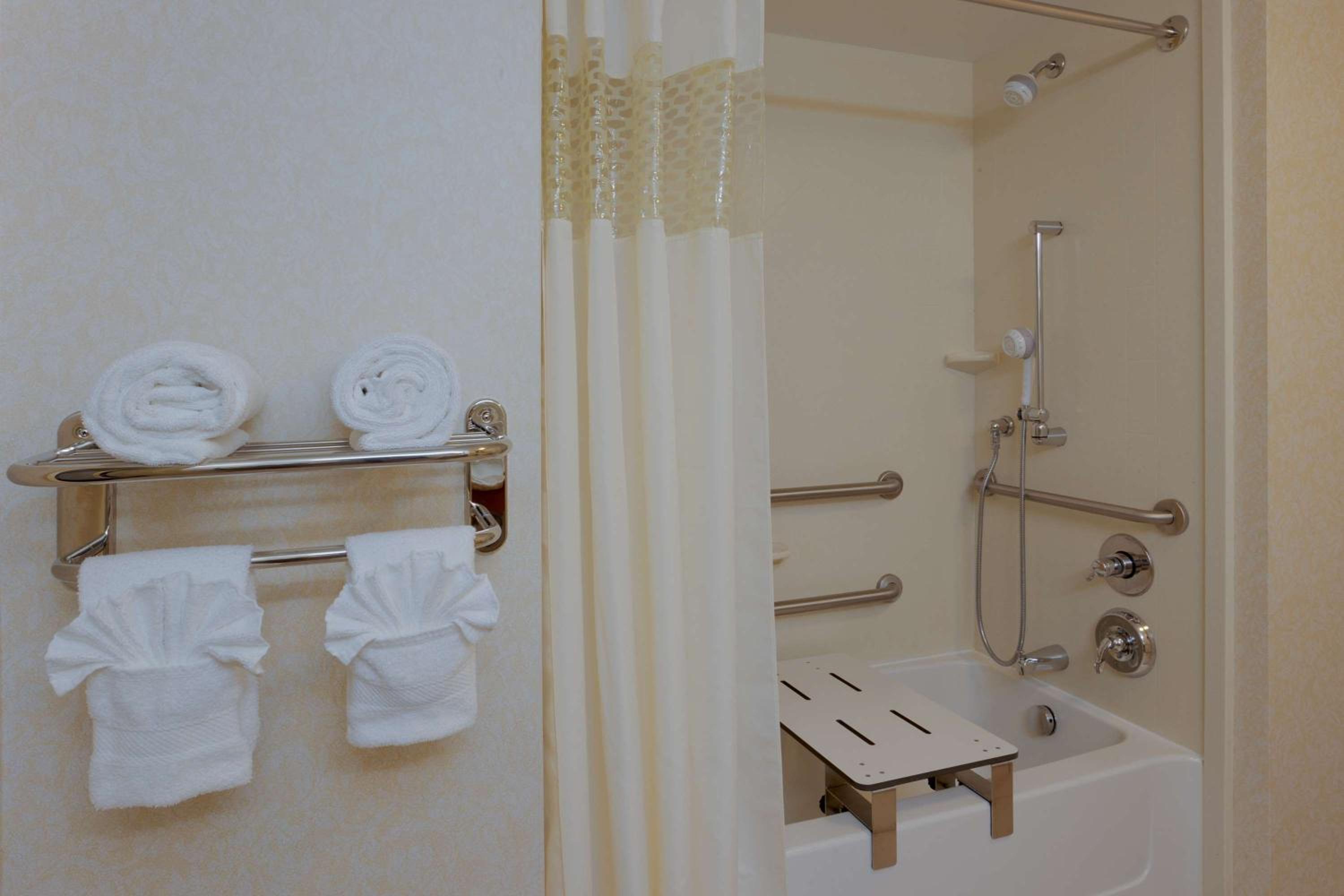 Queen Room with Two Queen Beds - Mobility and Hearing Access/Non-Smoking - Photo 6