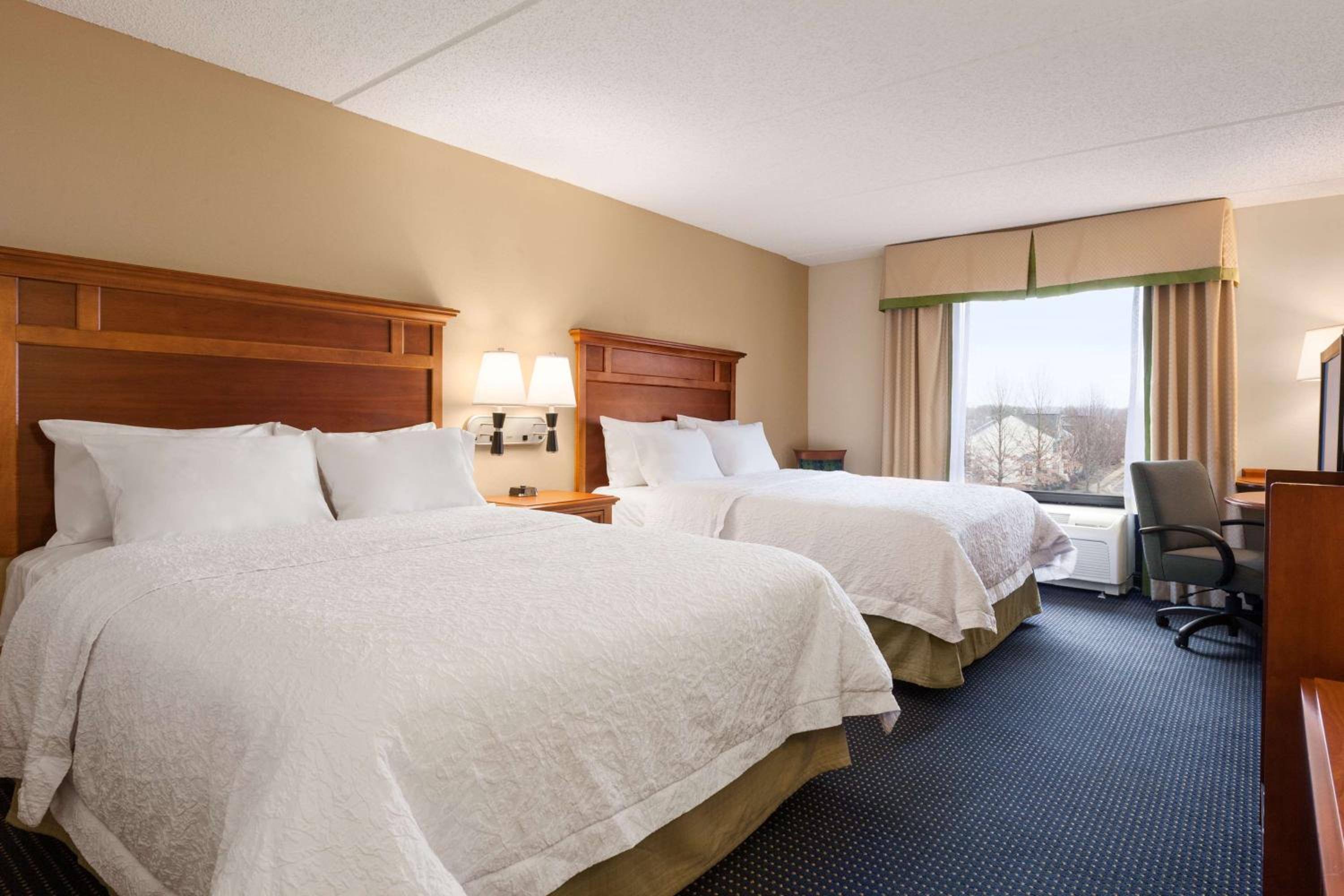 Room with Two Queen Beds - Non-Smoking - Photo 1