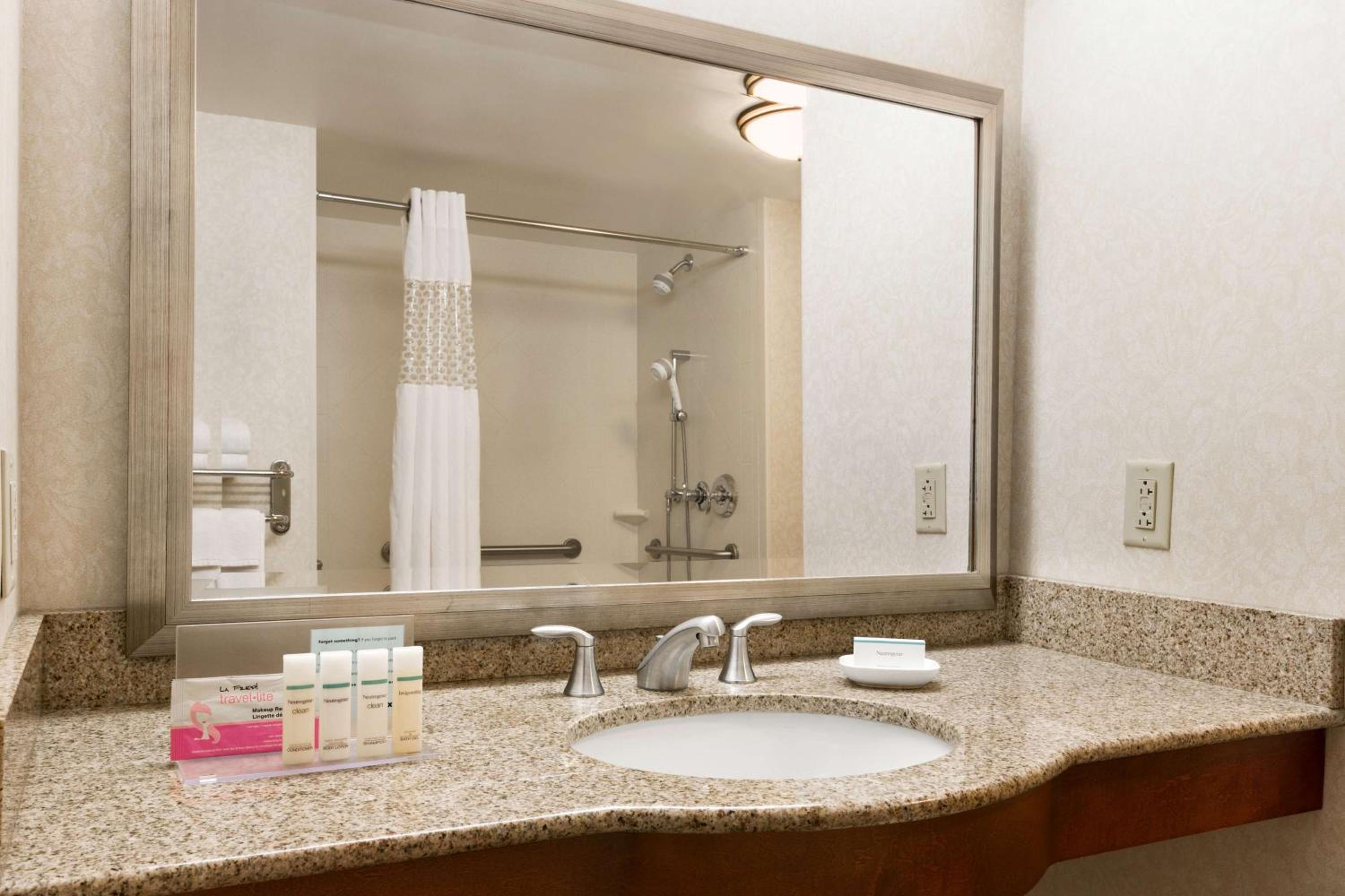 Queen Room with Two Queen Beds - Mobility and Hearing Access/Non-Smoking - Photo 5
