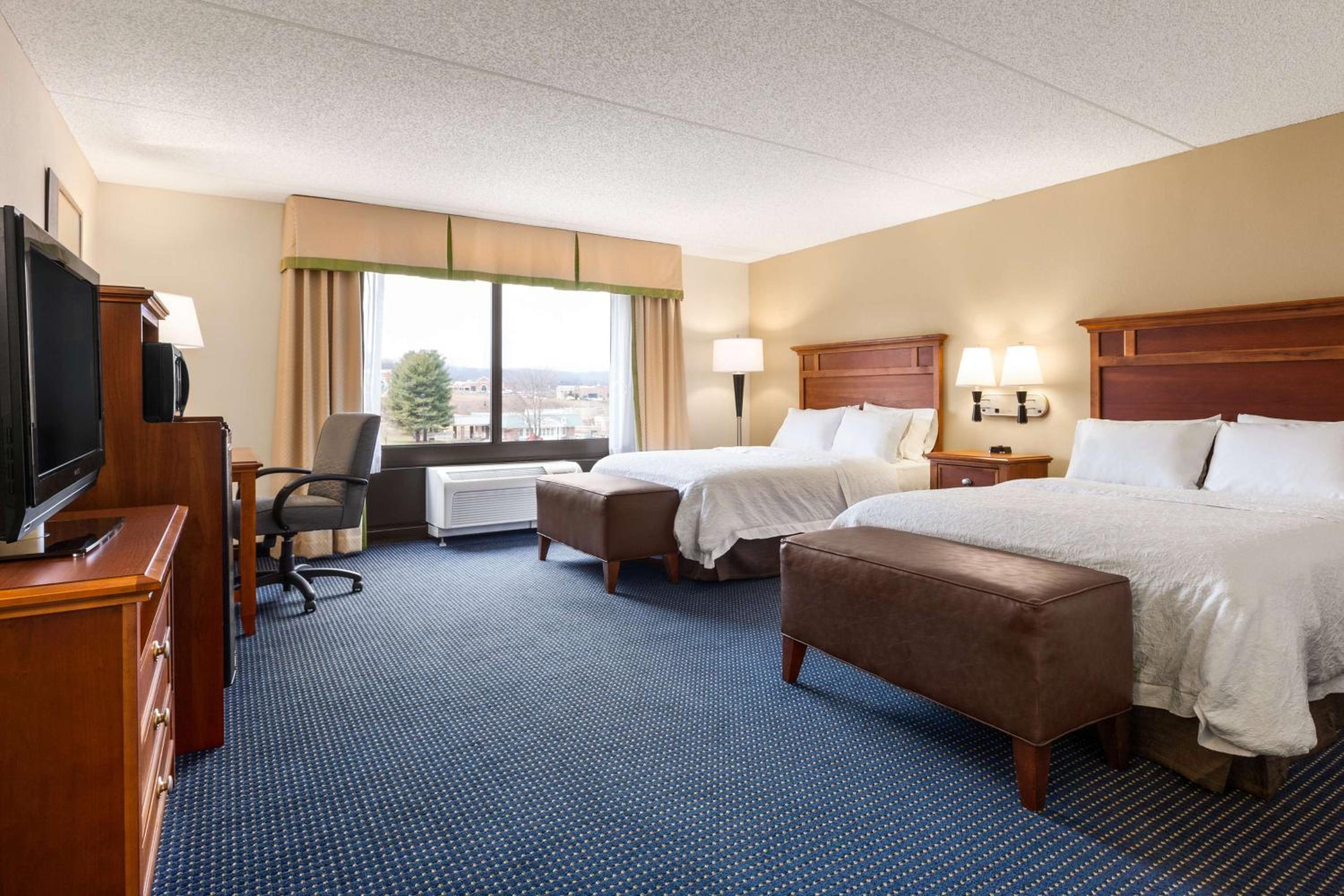 Queen Room with Two Queen Beds - Mobility and Hearing Access/Non-Smoking - Photo 3