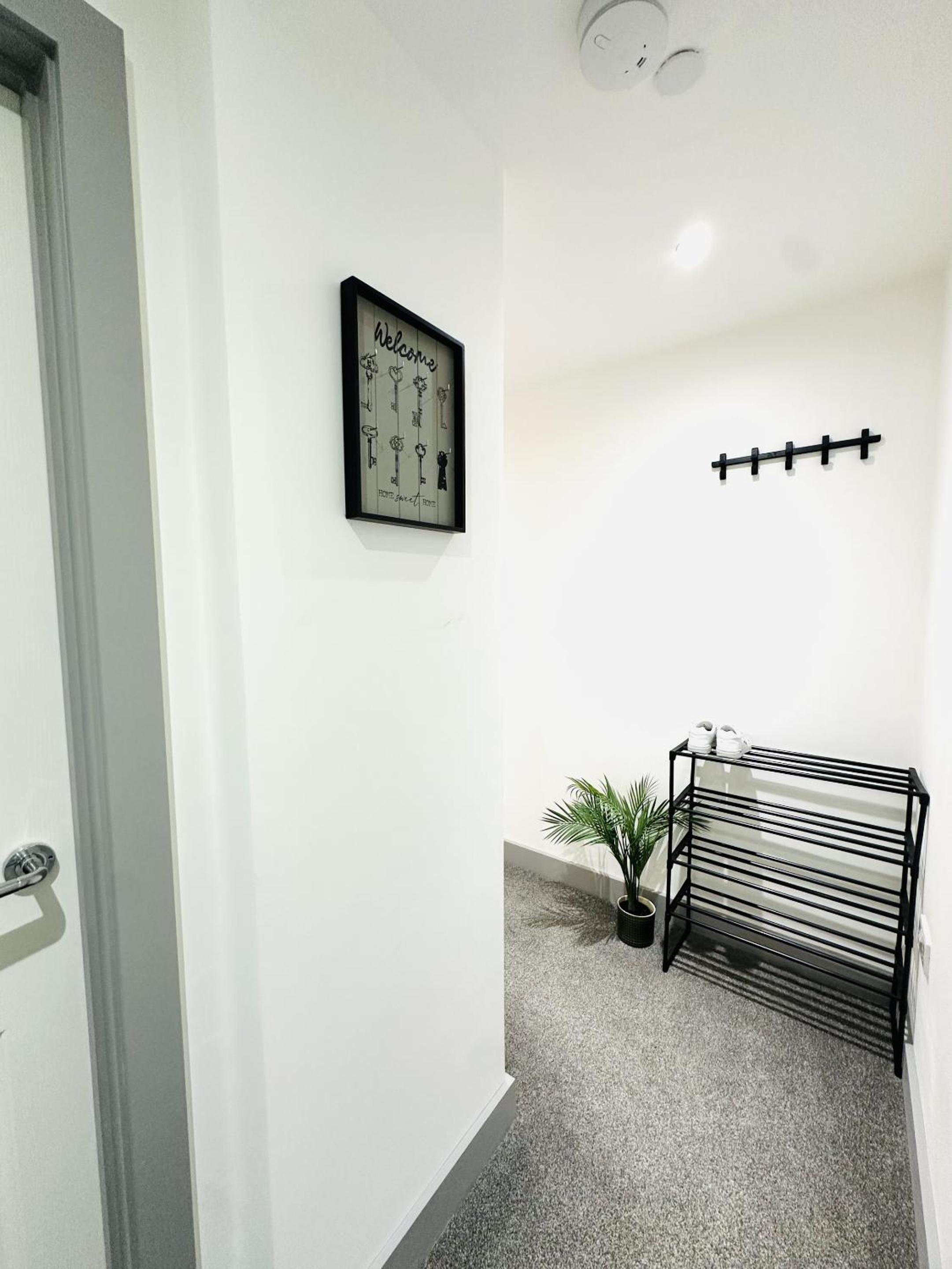 One-Bedroom Apartment with City View photo 2