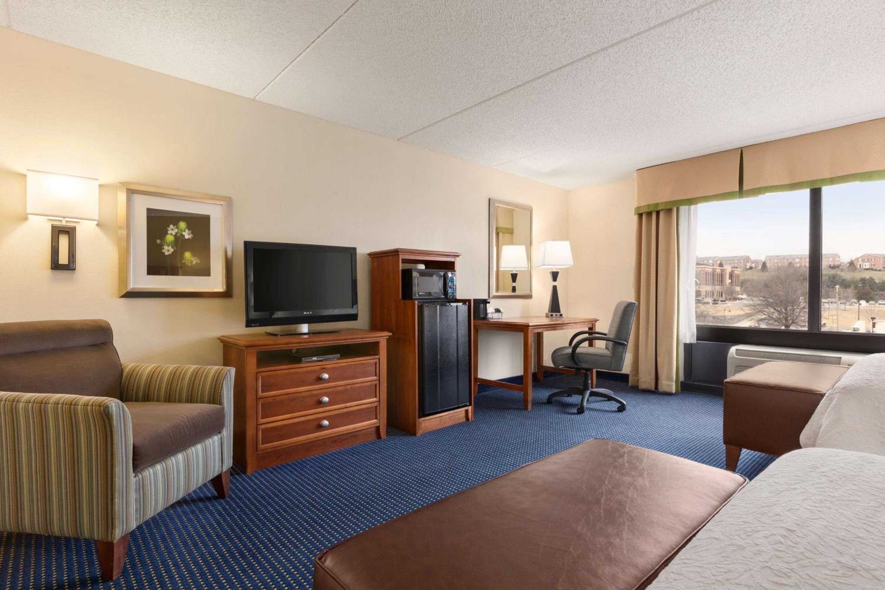 Queen Room with Two Queen Beds - Mobility and Hearing Access/Non-Smoking - Photo 4
