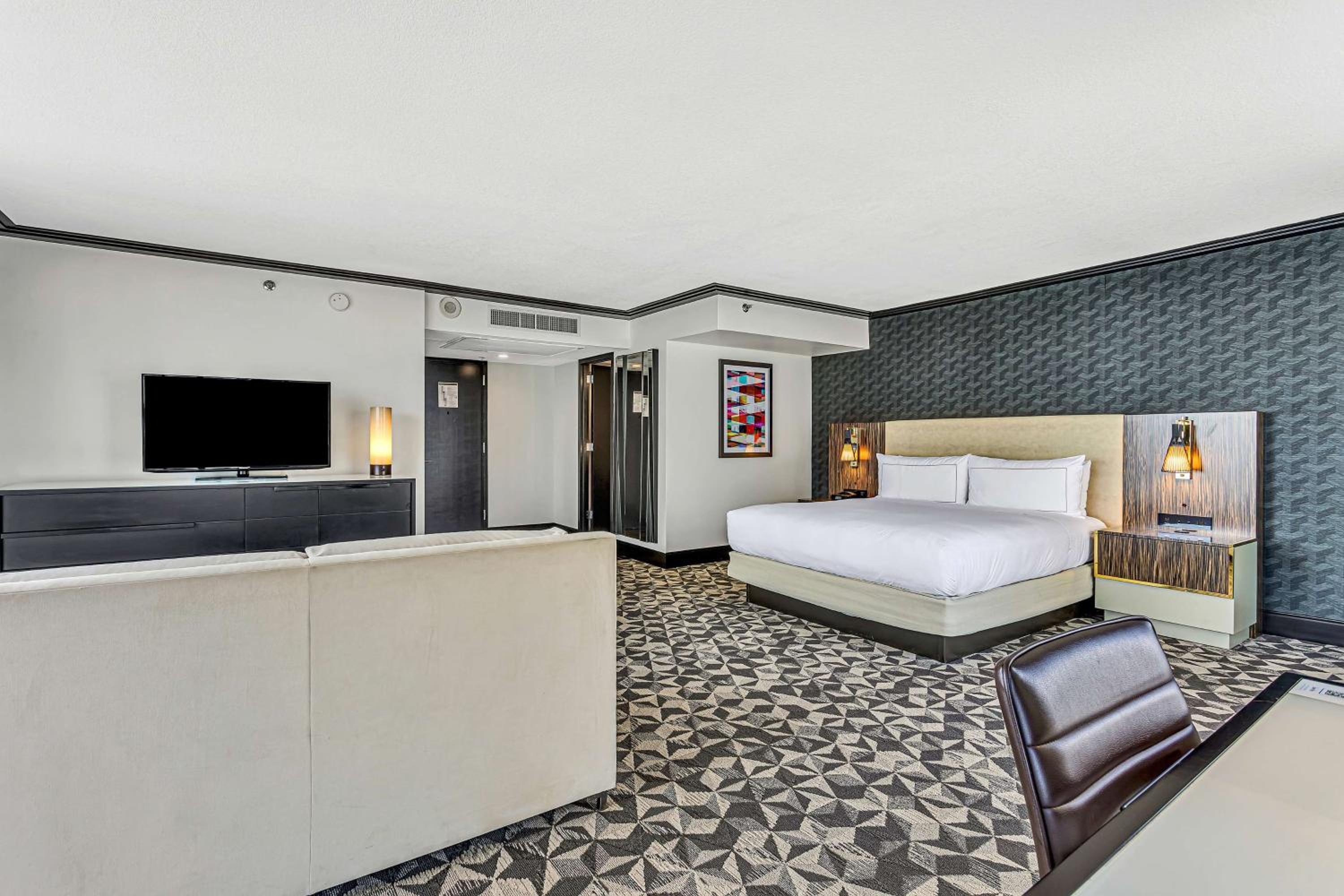 Junior King Suite with Seating Area