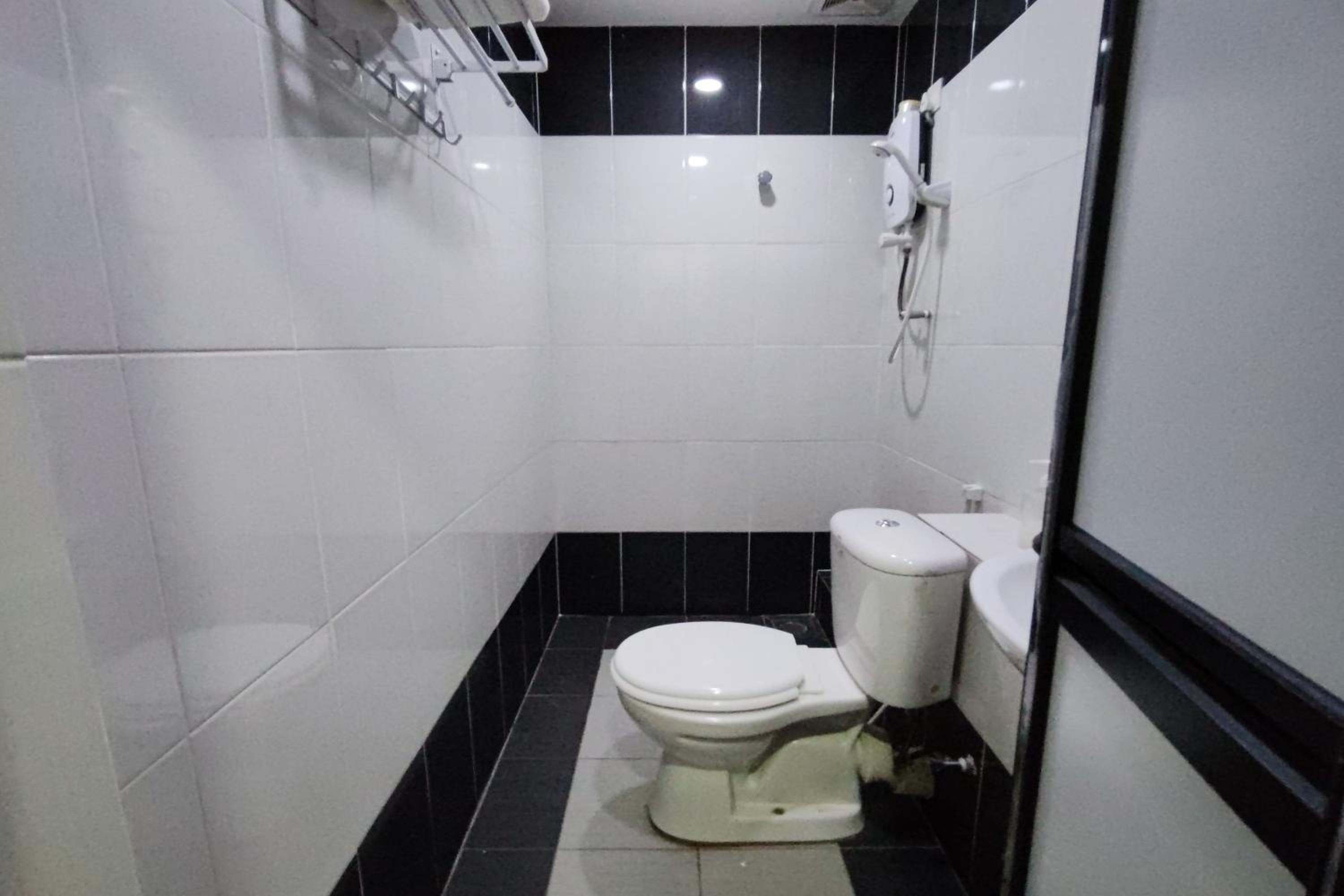 Standard Twin Room - Photo 4