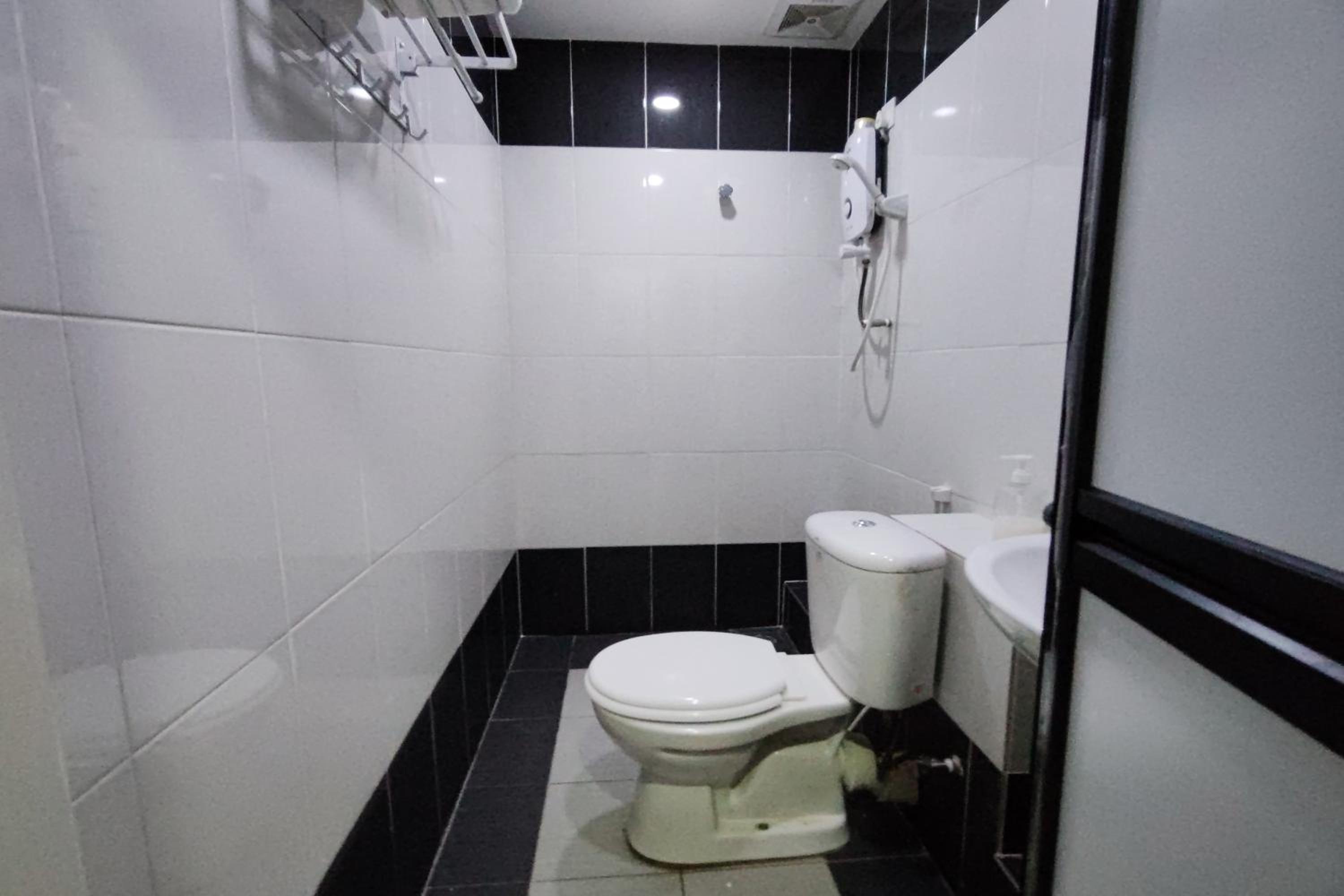 Standard Twin Room - Photo 3