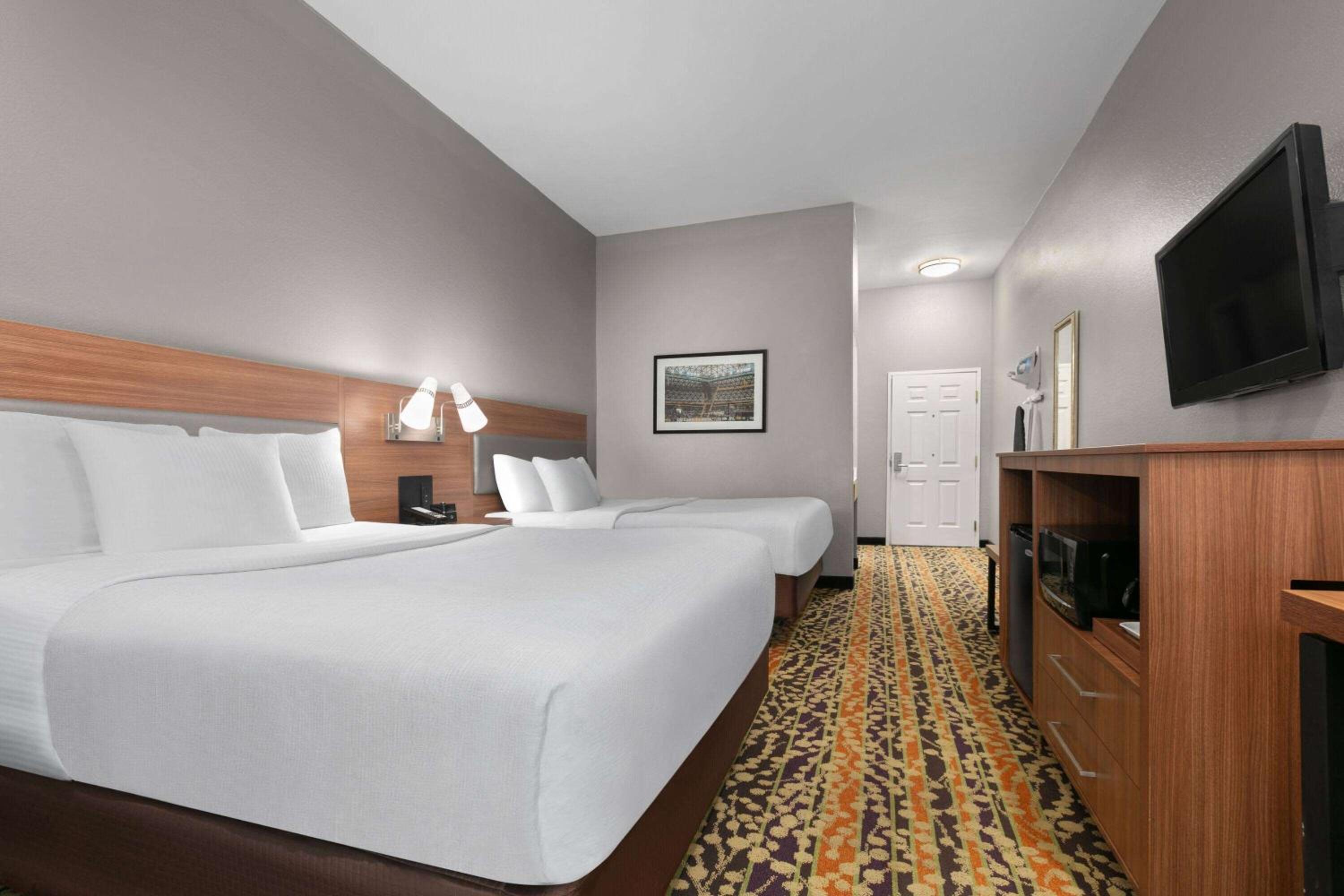 Queen Room with Two Queen Beds and Roll-in Shower - Mobility Accessible/Non-Smoking - Photo 1