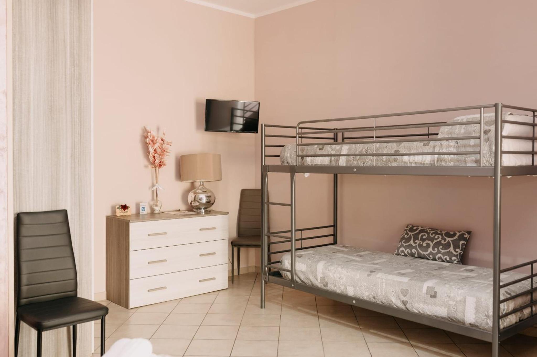 Quadruple Room - Photo 4