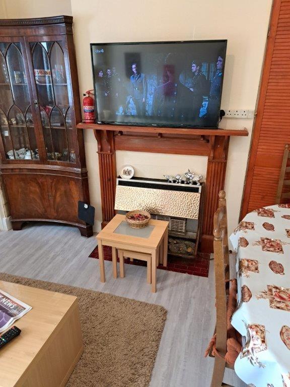 Five-Bedroom House photo 3