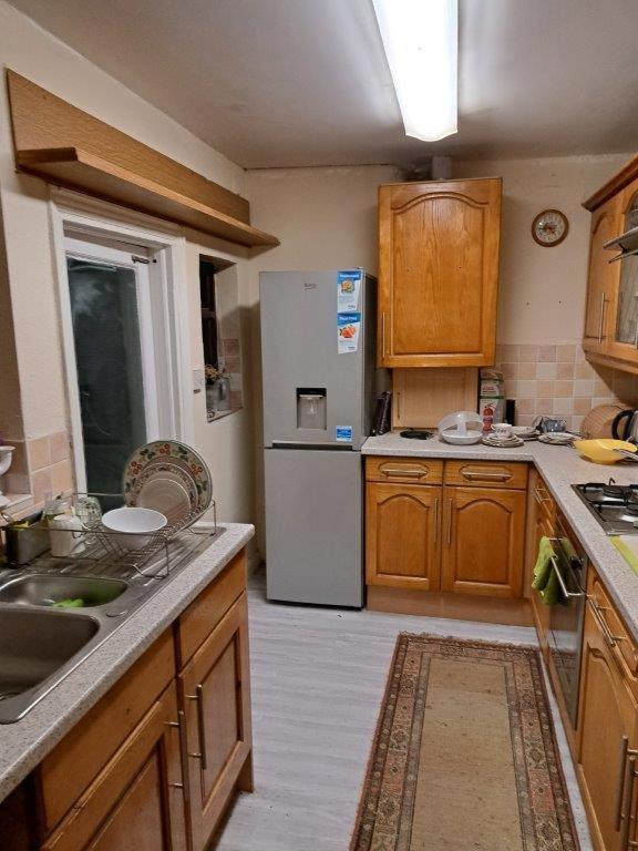 Five-Bedroom House photo 2