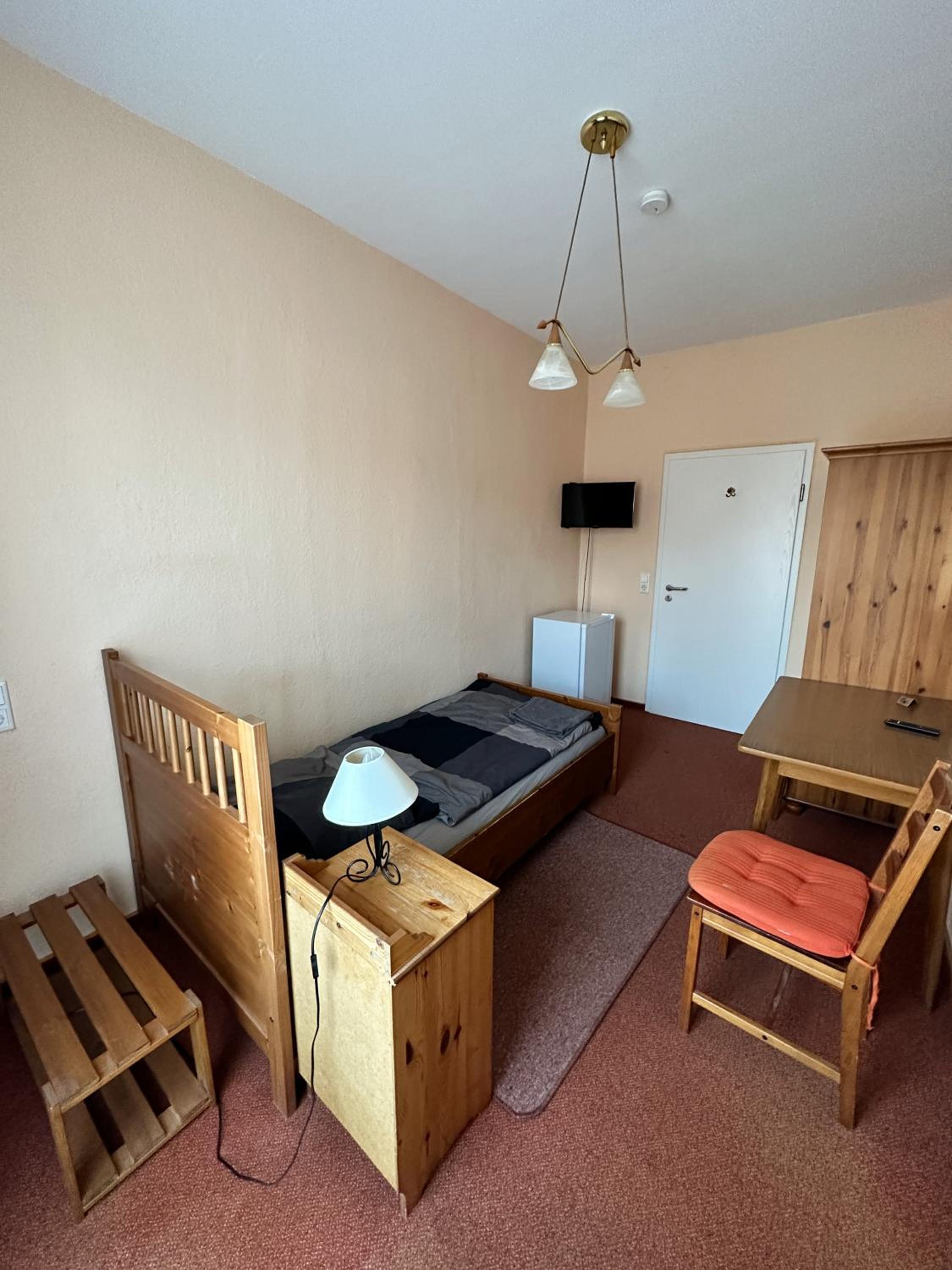 Single Room with Private Bathroom photo 2