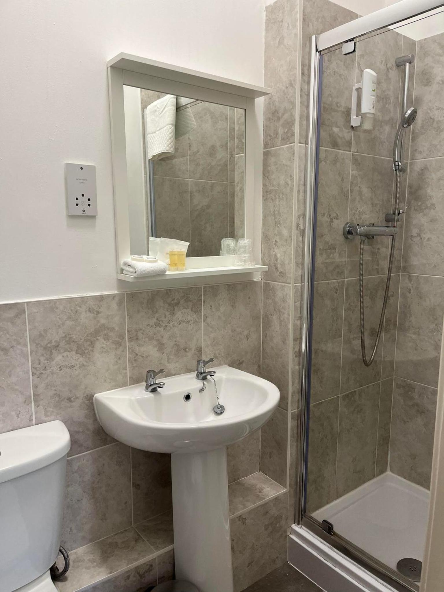 Double Room - Photo 5