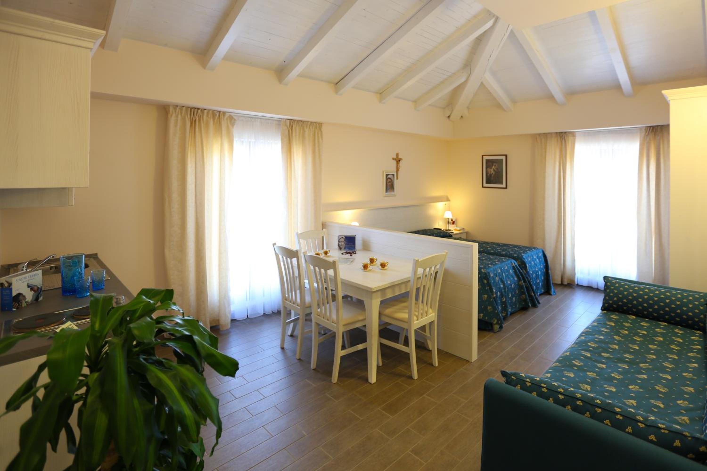 One-Bedroom Deluxe Apartment