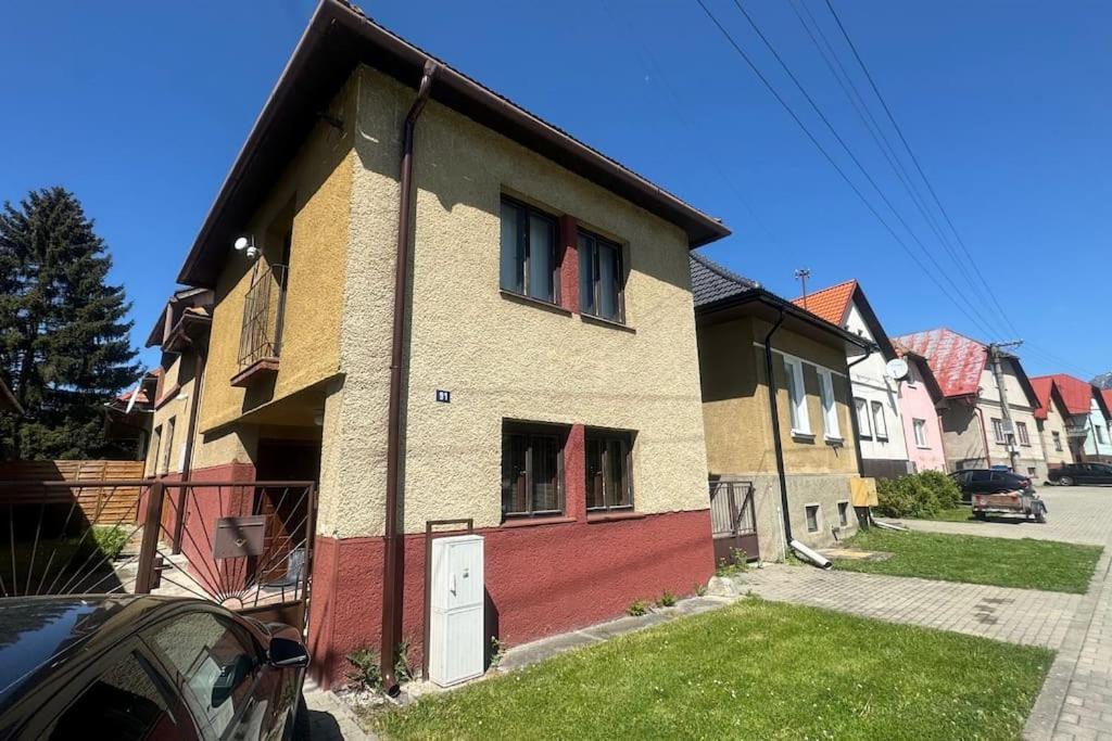 Three-Bedroom House photo 2
