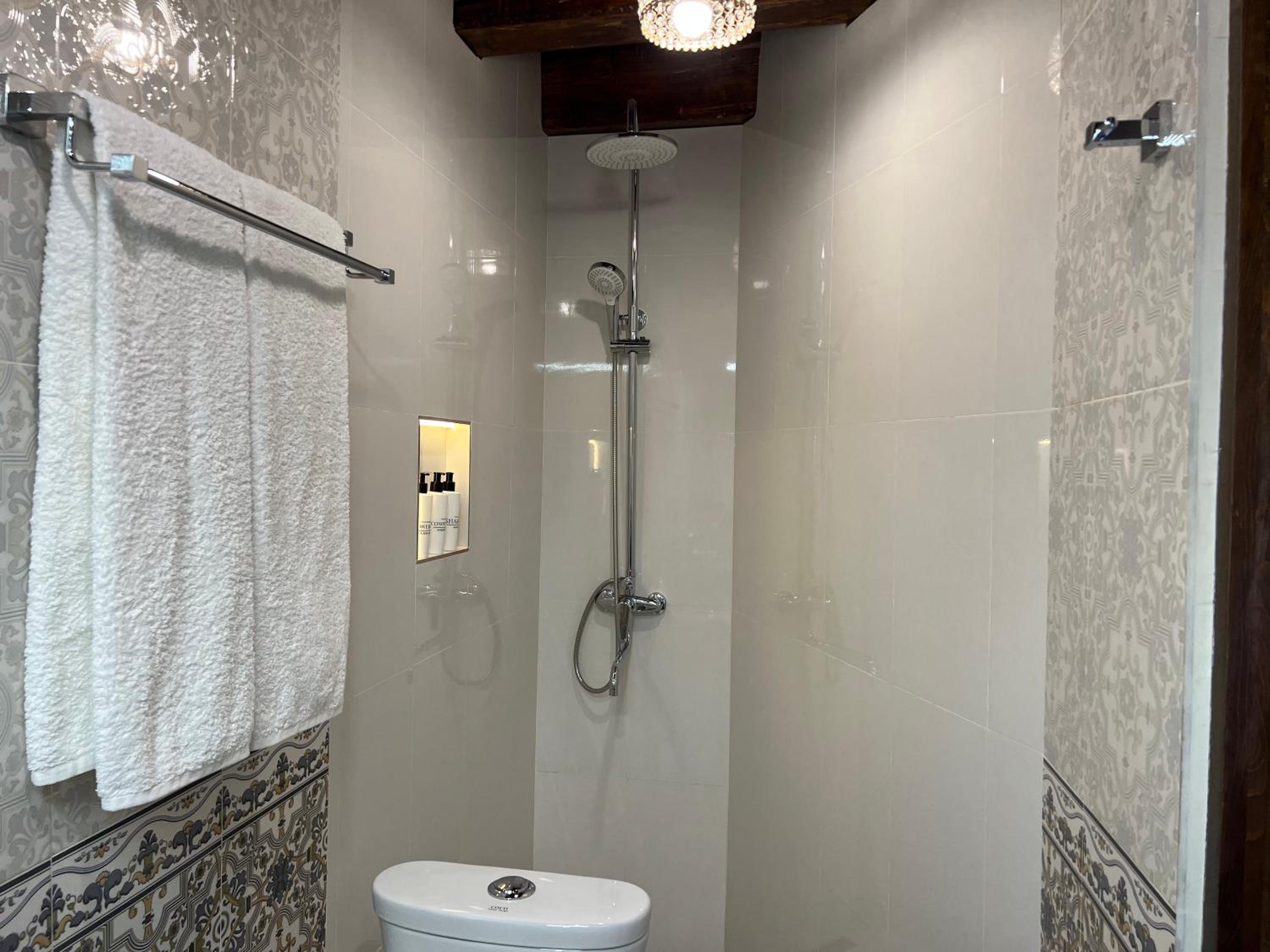 Deluxe Suite with Private Patio photo 2