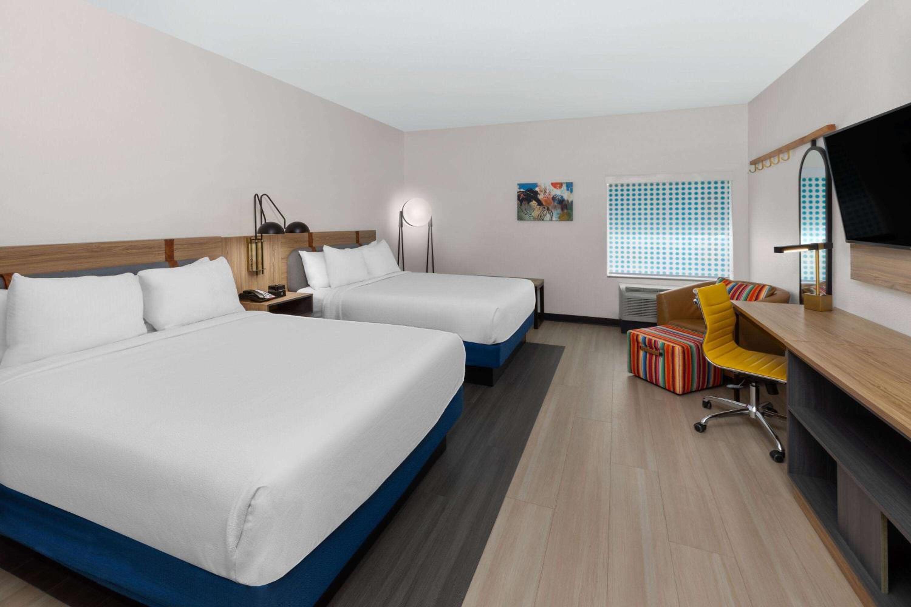 Queen Room with Two Queen Beds and Kitchenette - Non-Smoking - Photo 1