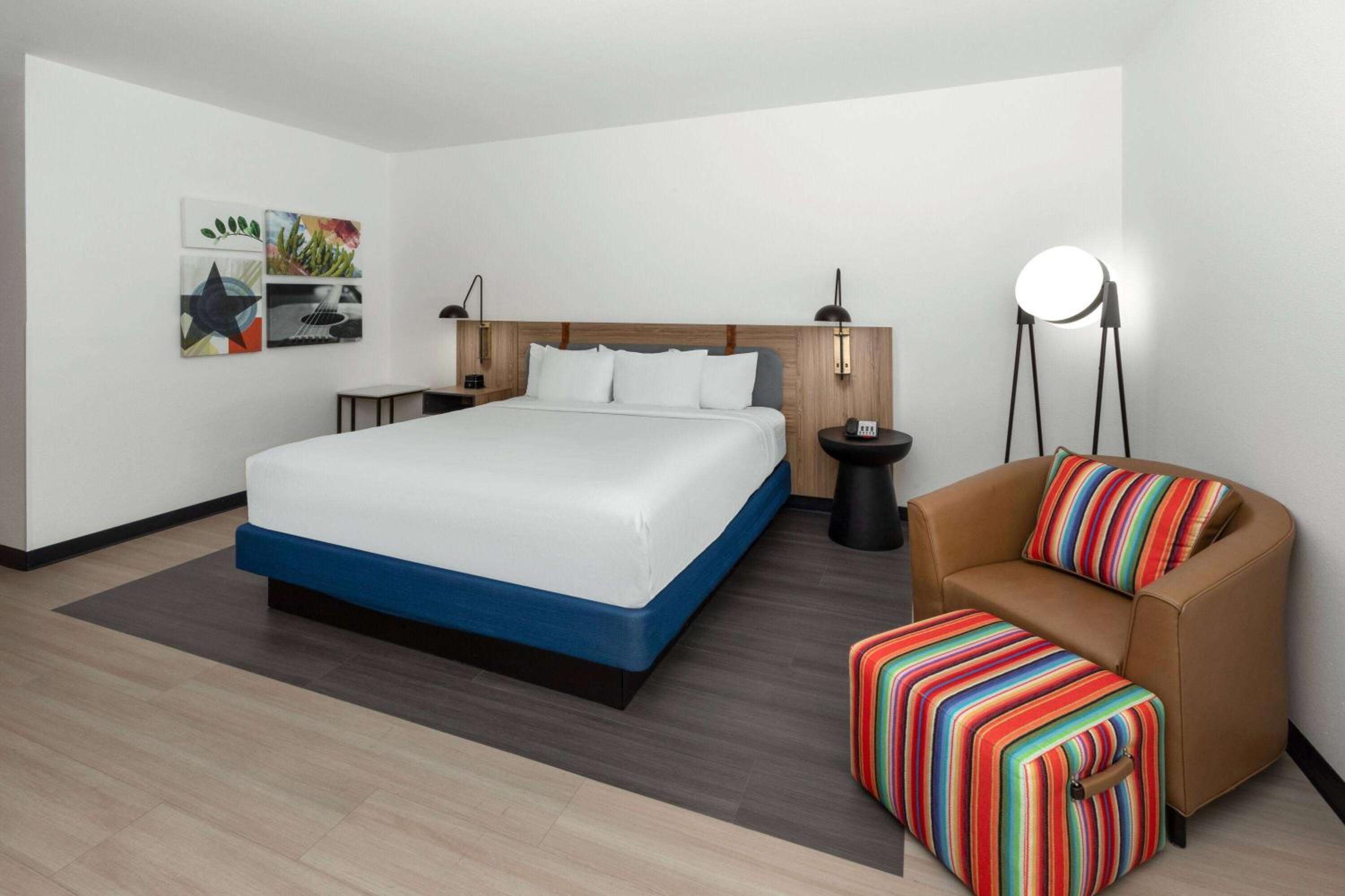 King Room with Kitchenette - Non-Smoking - Photo 3