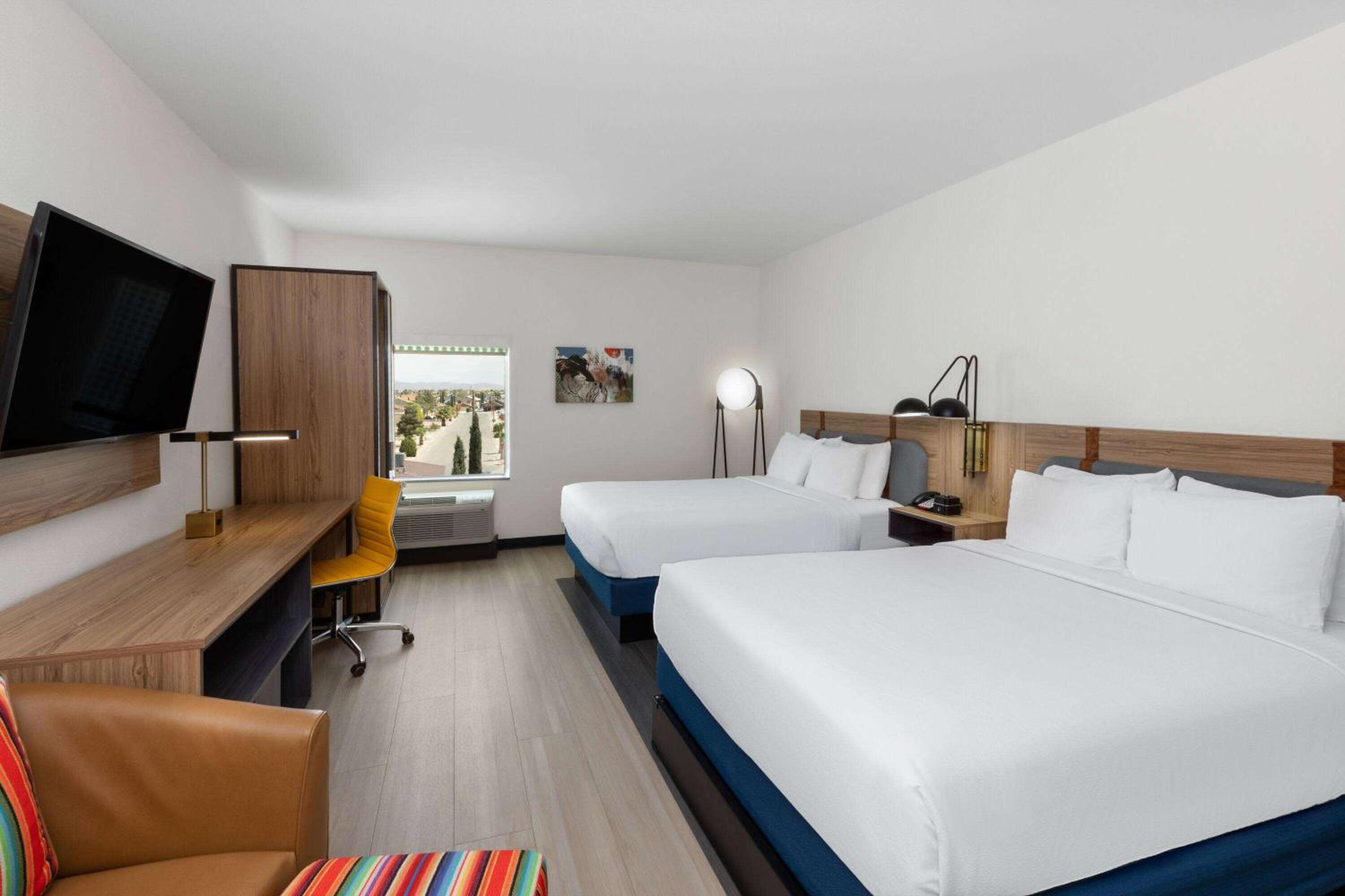 Queen Room with Two Queen Beds - Non-Smoking - Photo 1