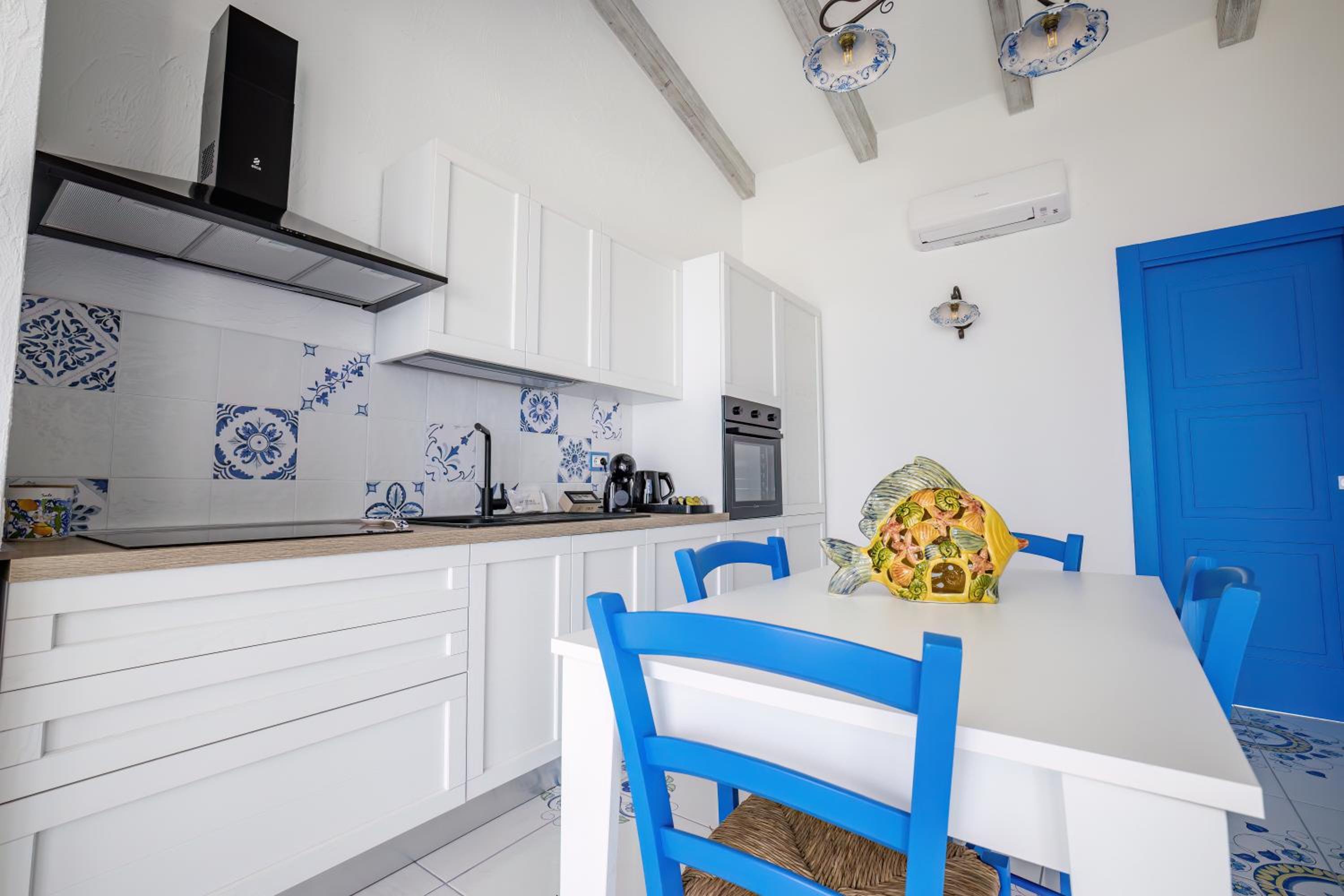 Apartment with Sea View - Photo 15