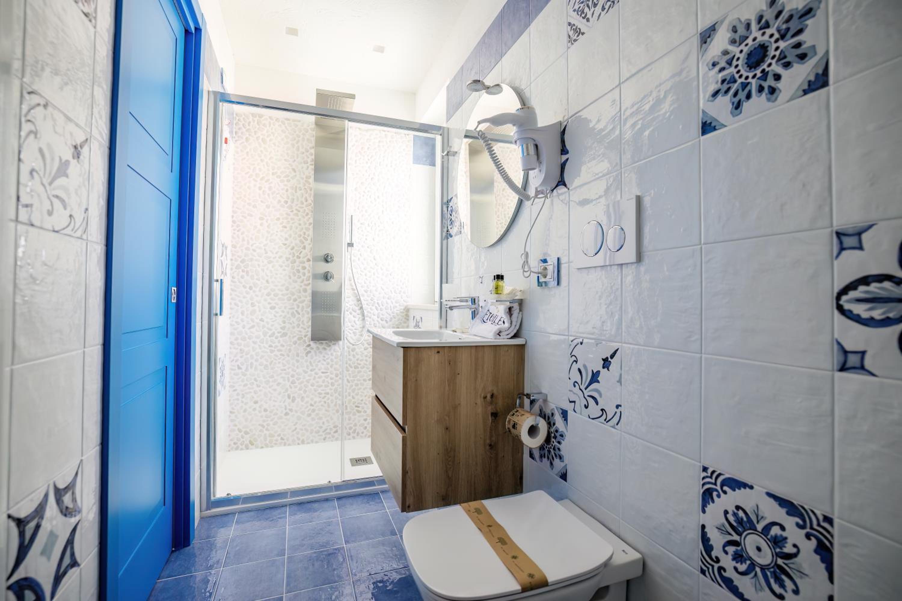 Apartment with Sea View - Photo 9