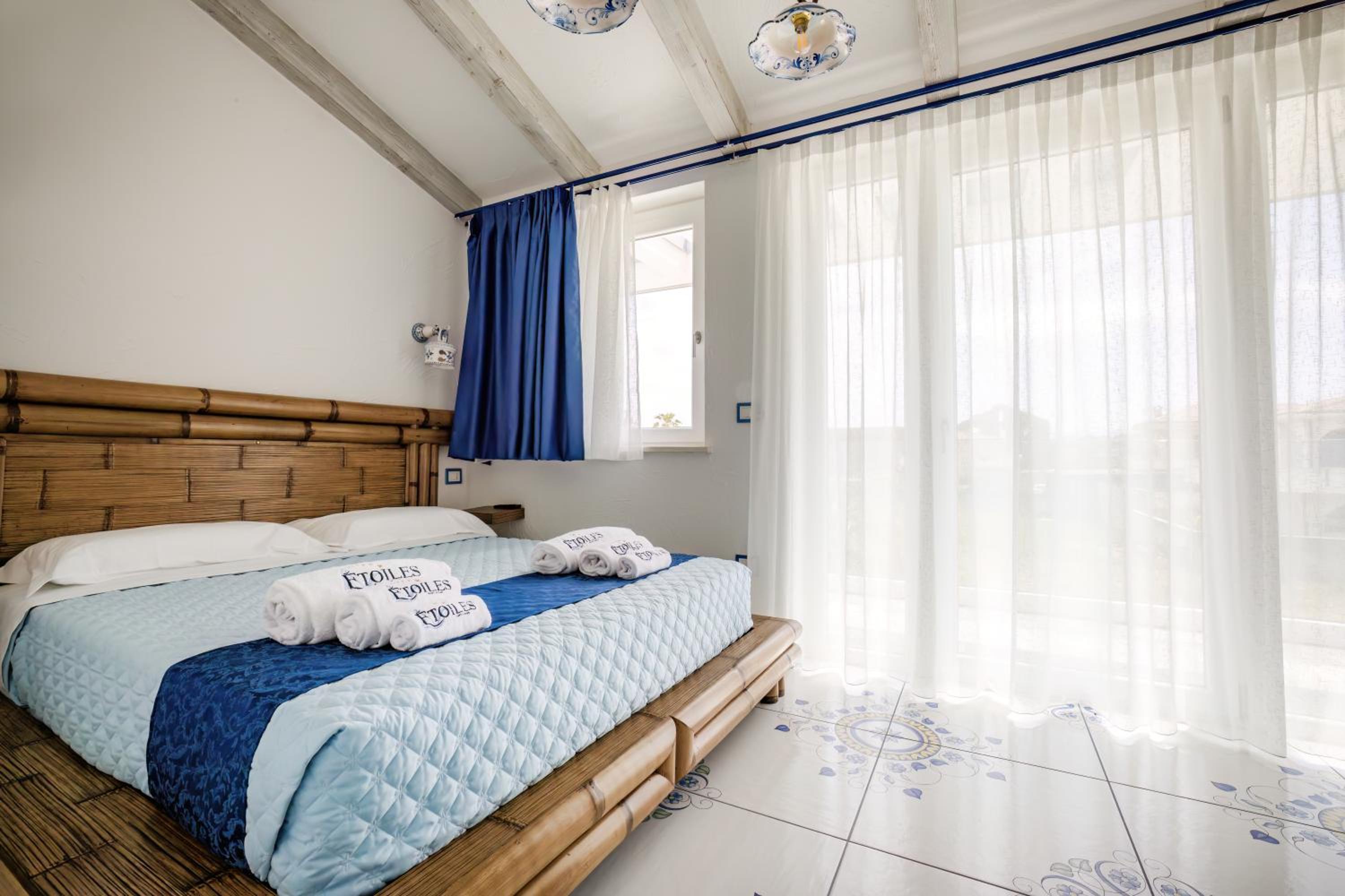 Apartment with Sea View - Photo 12