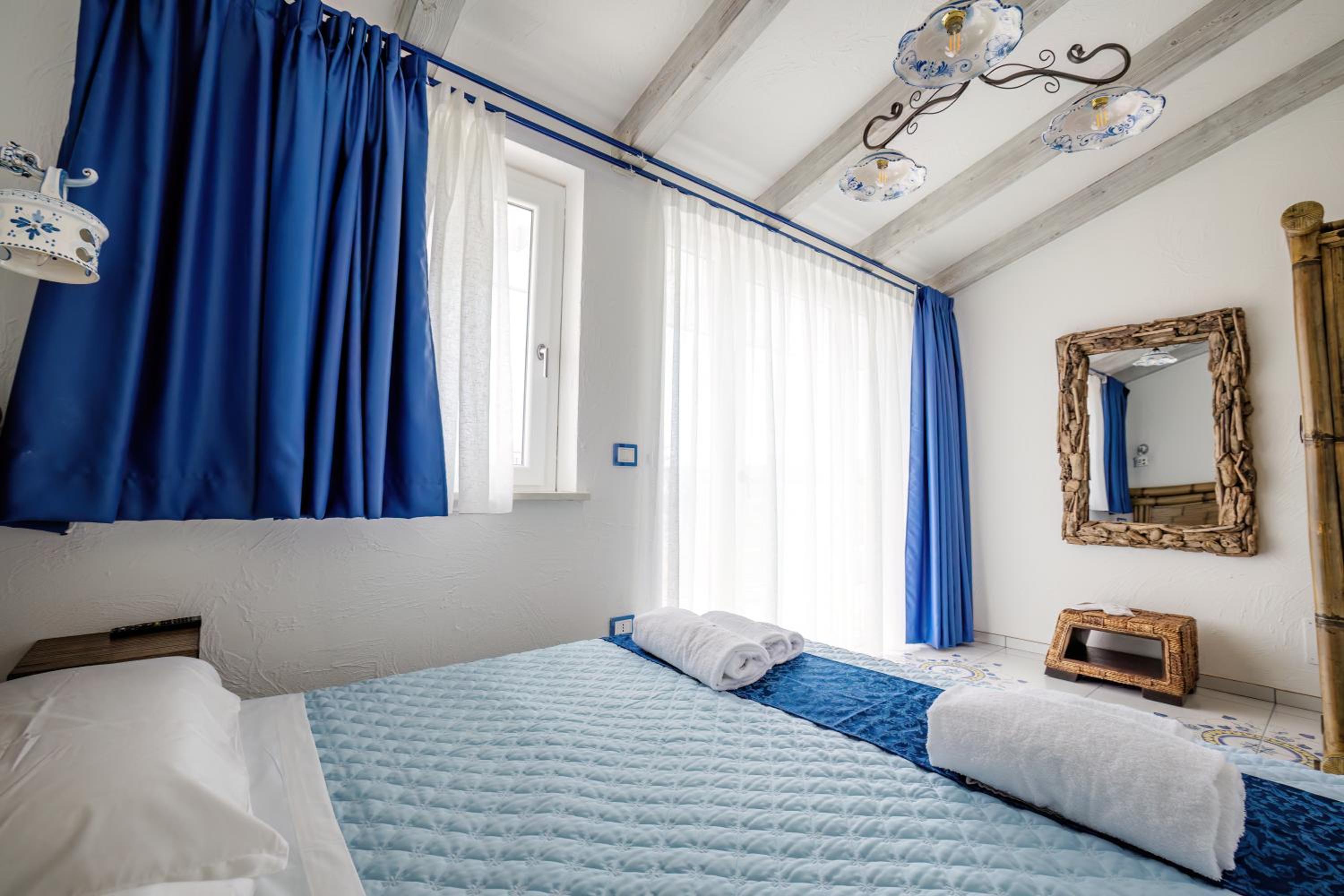 Apartment with Sea View - Photo 11