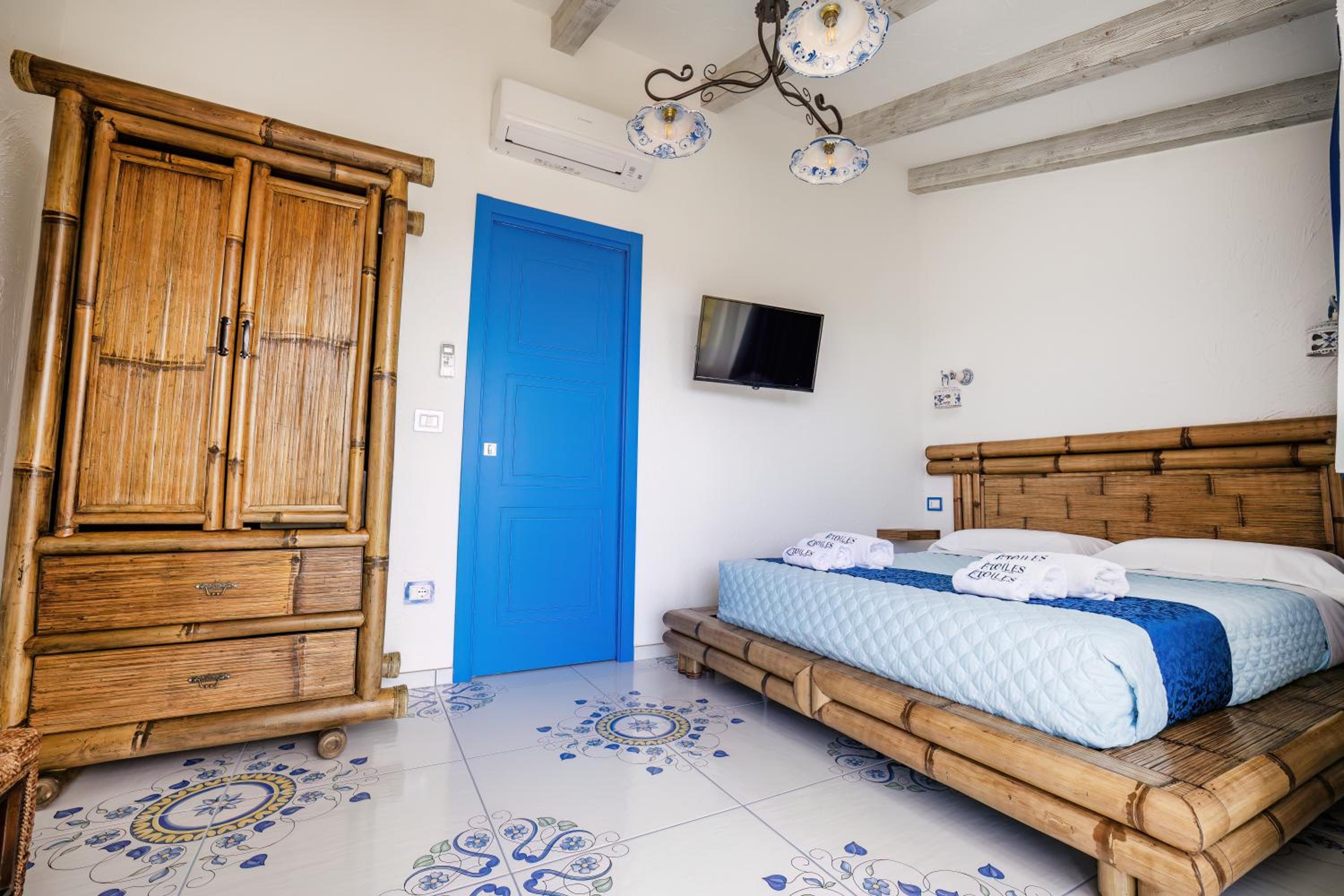 Apartment with Sea View - Photo 13
