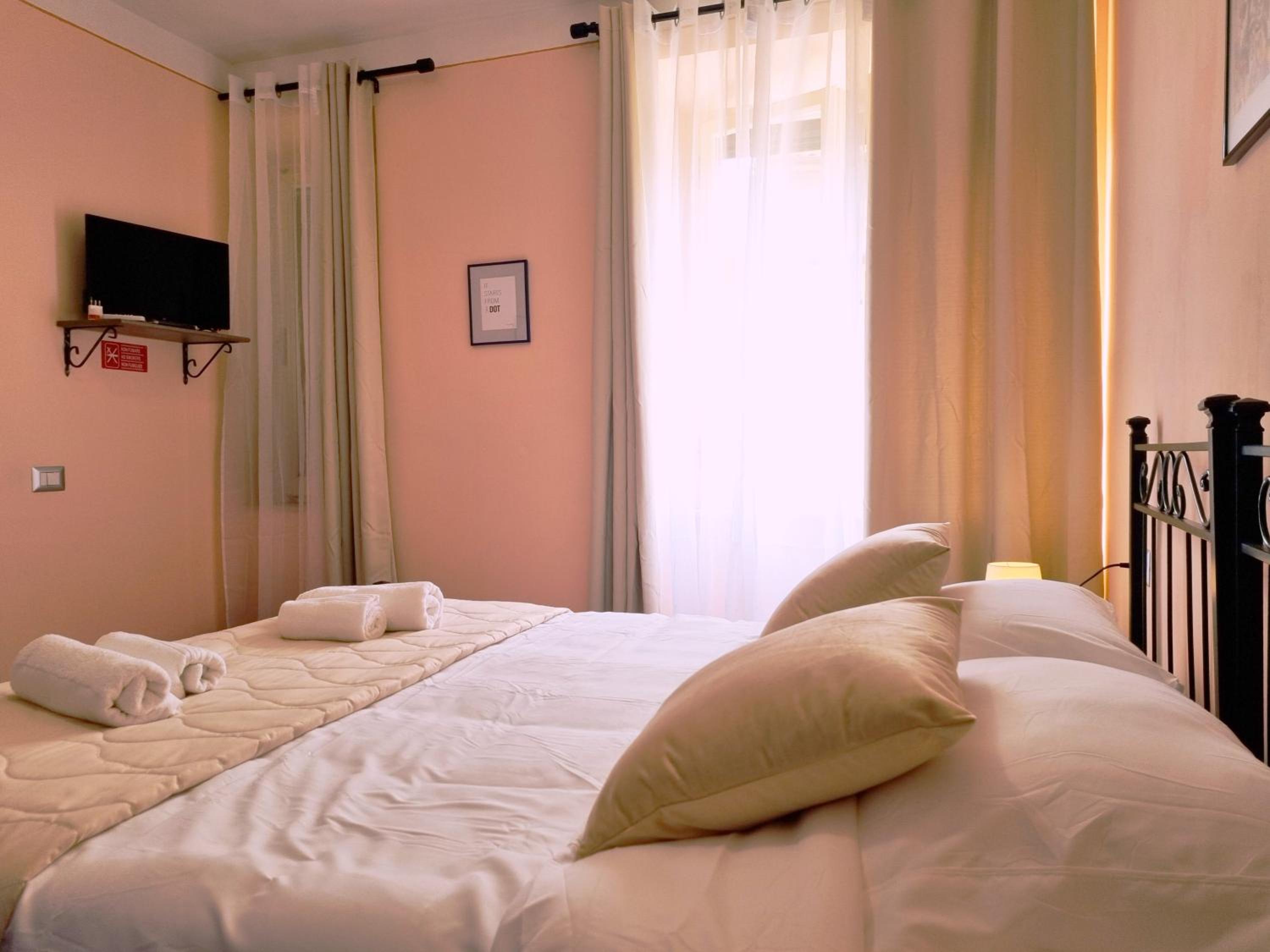 Deluxe Room - Photo 8
