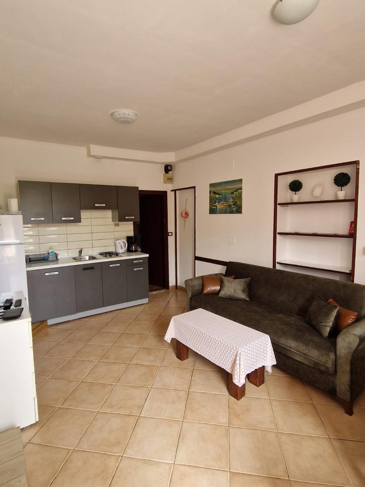 One-Bedroom Apartment photo 1