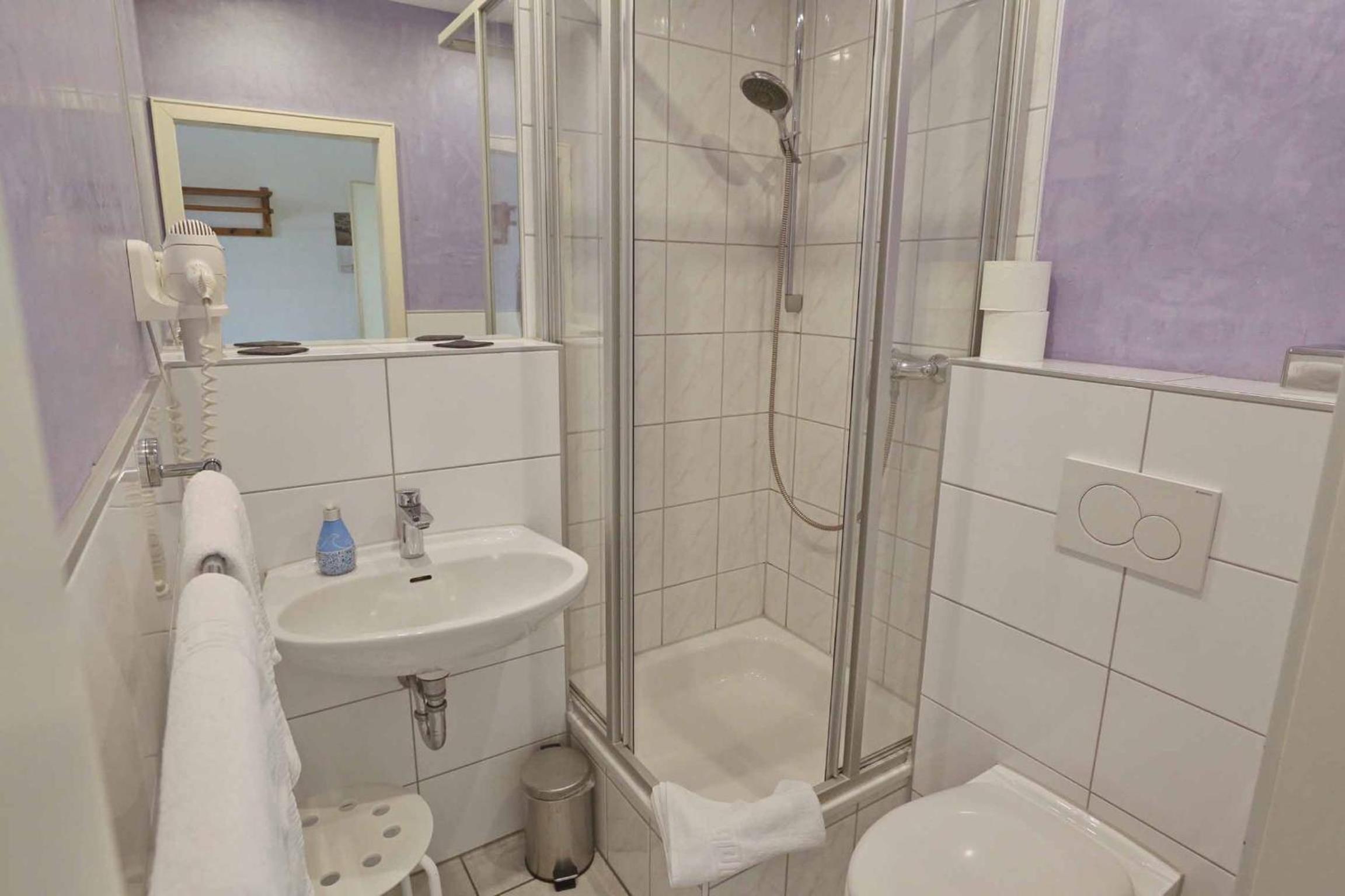 Single Room with Private Bathroom photo 3