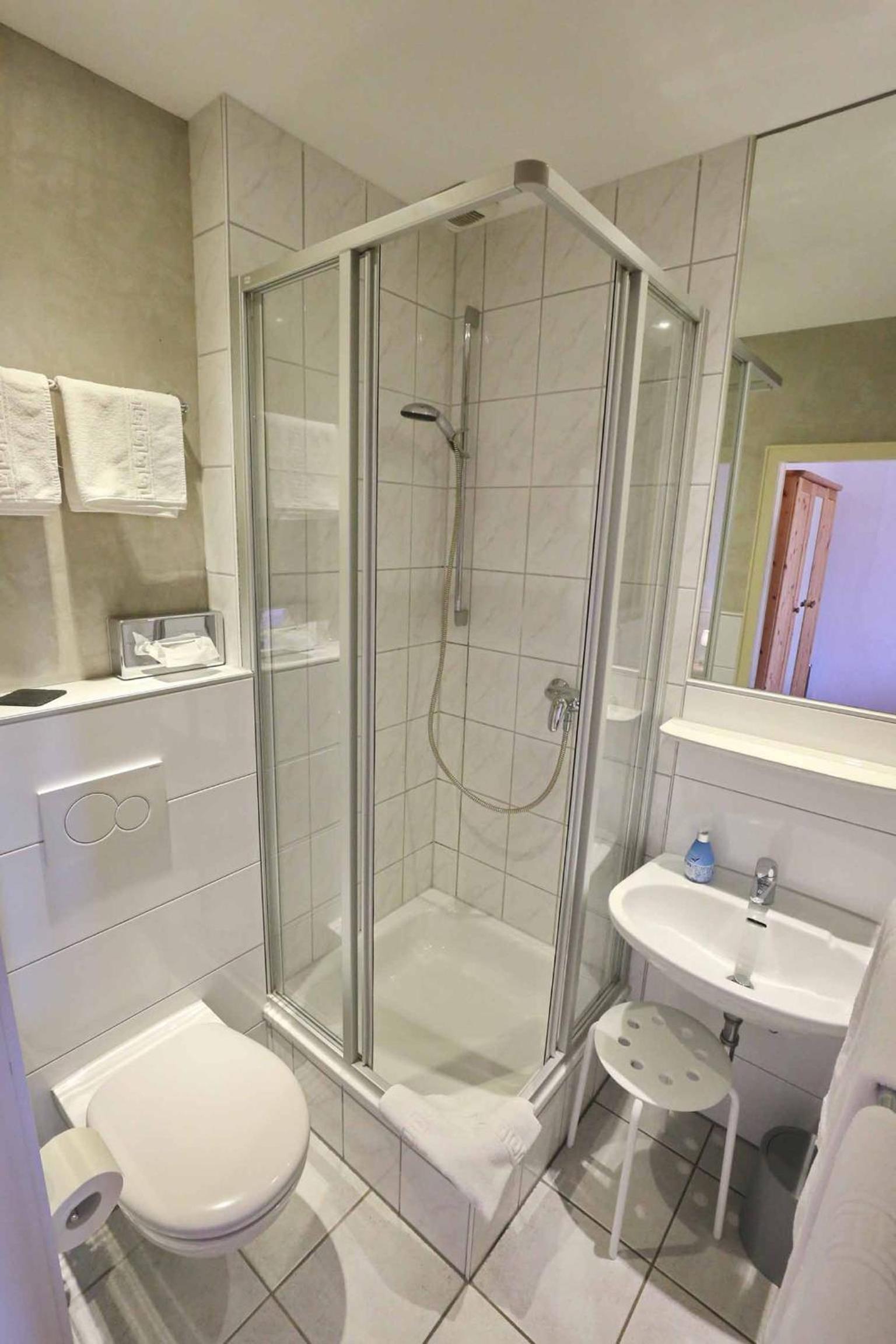 Family Room with Private Bathroom photo 2