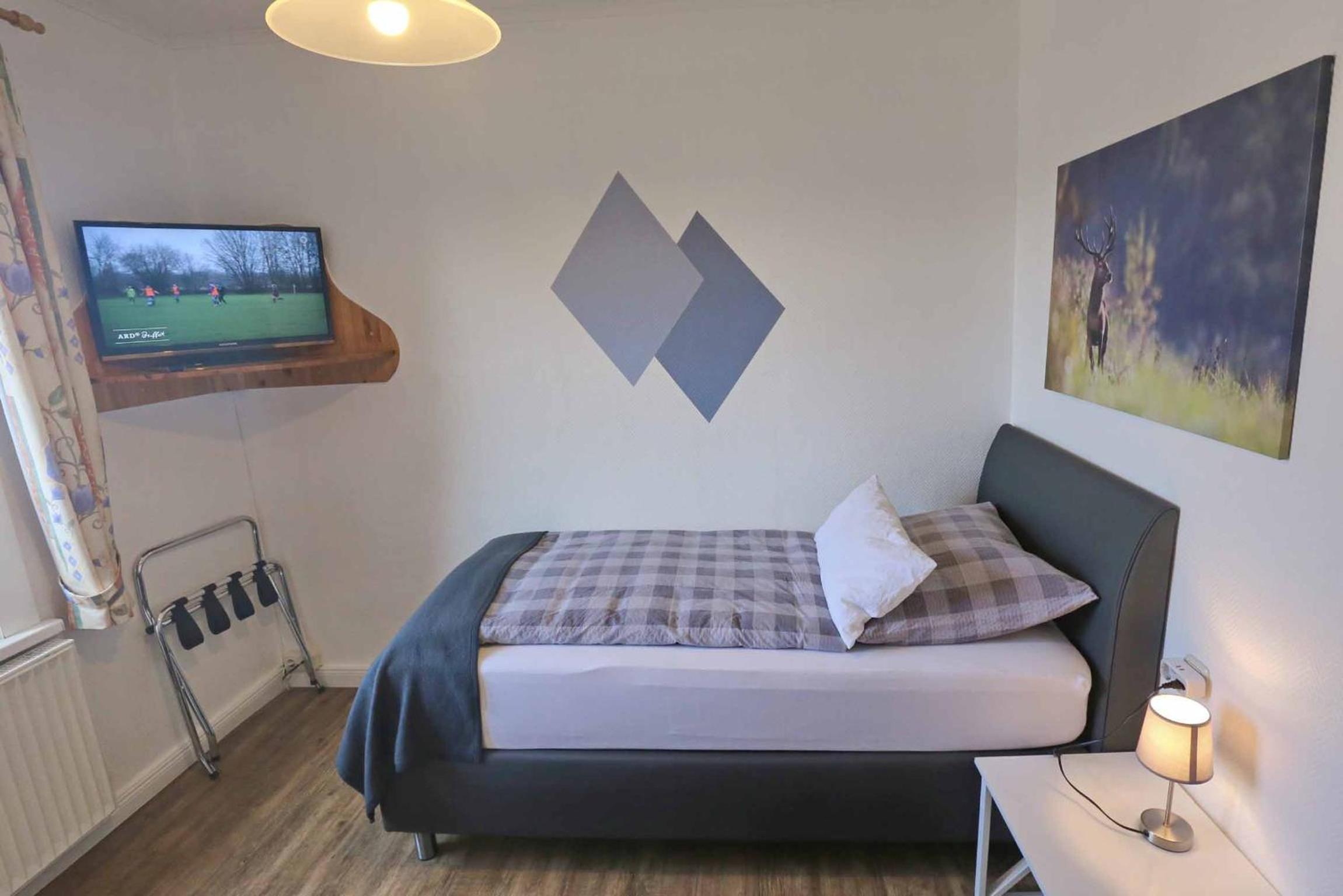 Single Room with Private Bathroom photo 2