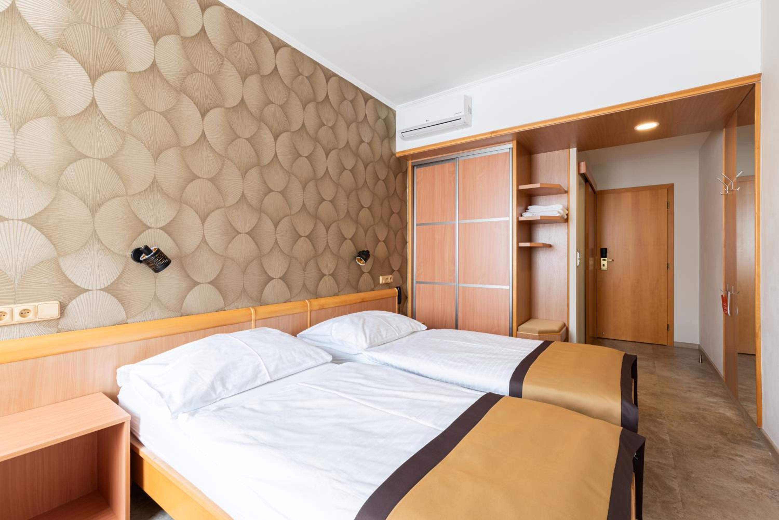 Standard Twin Room photo 2