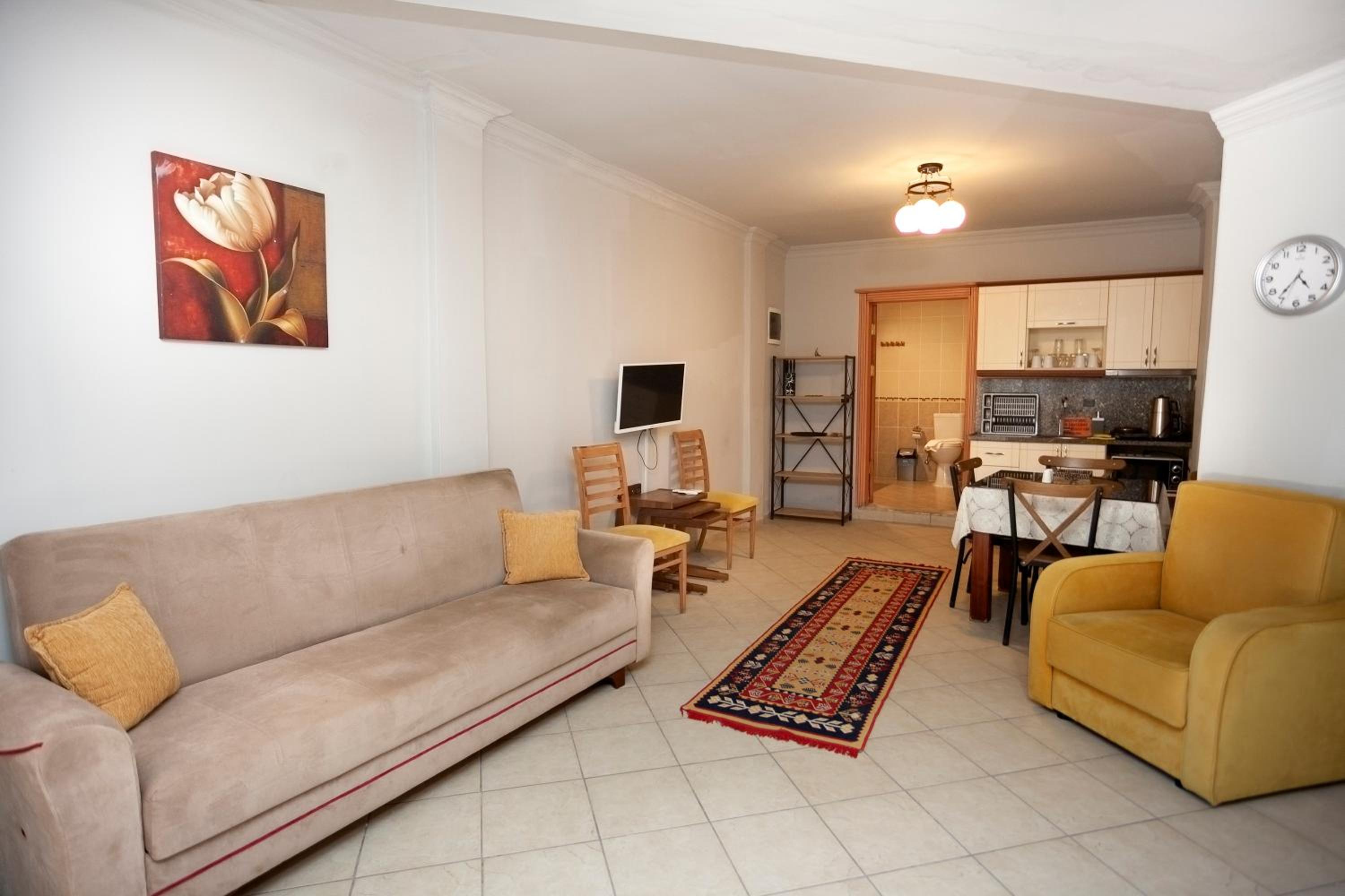 One-Bedroom Apartment photo 3