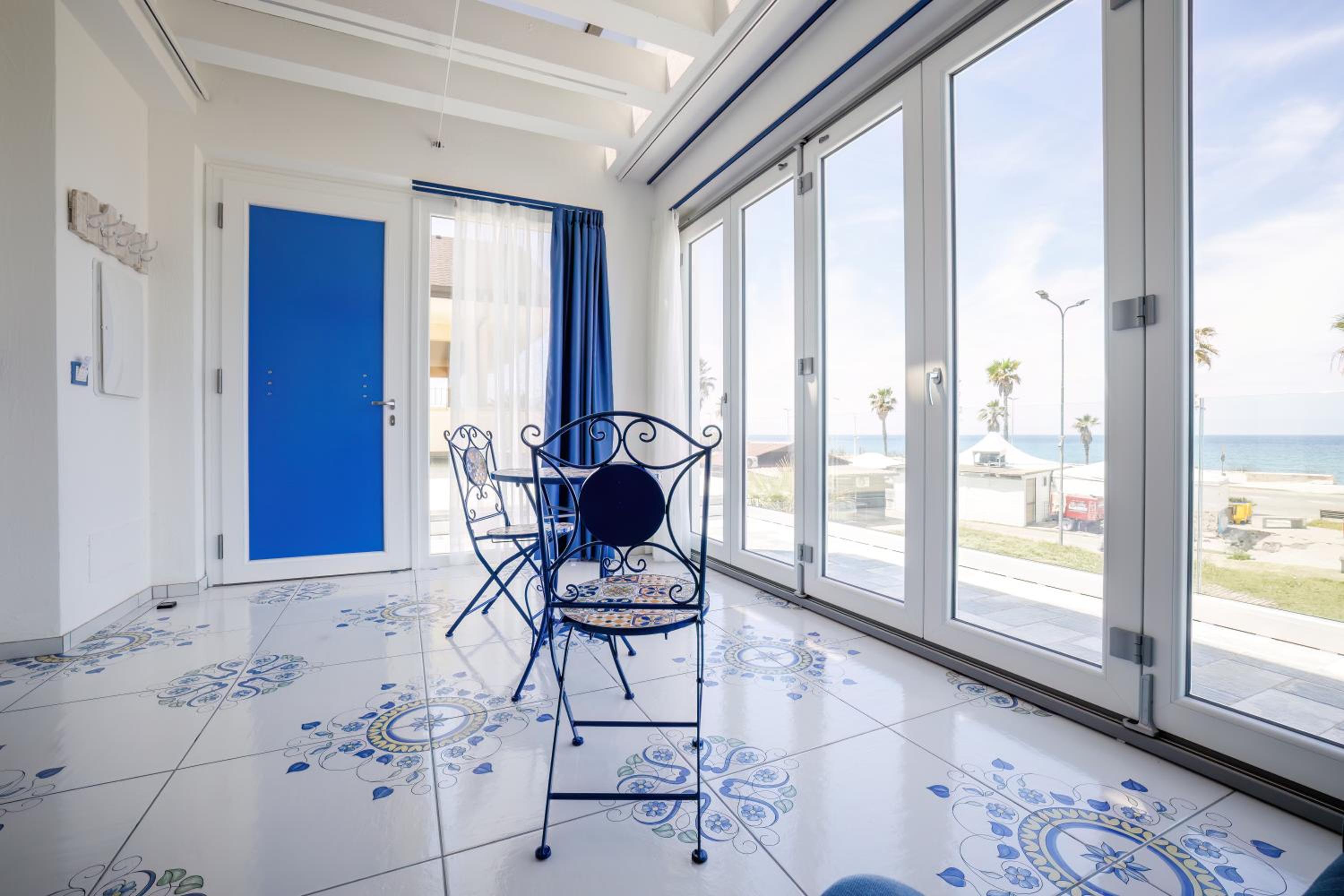 Apartment with Sea View - Photo 7