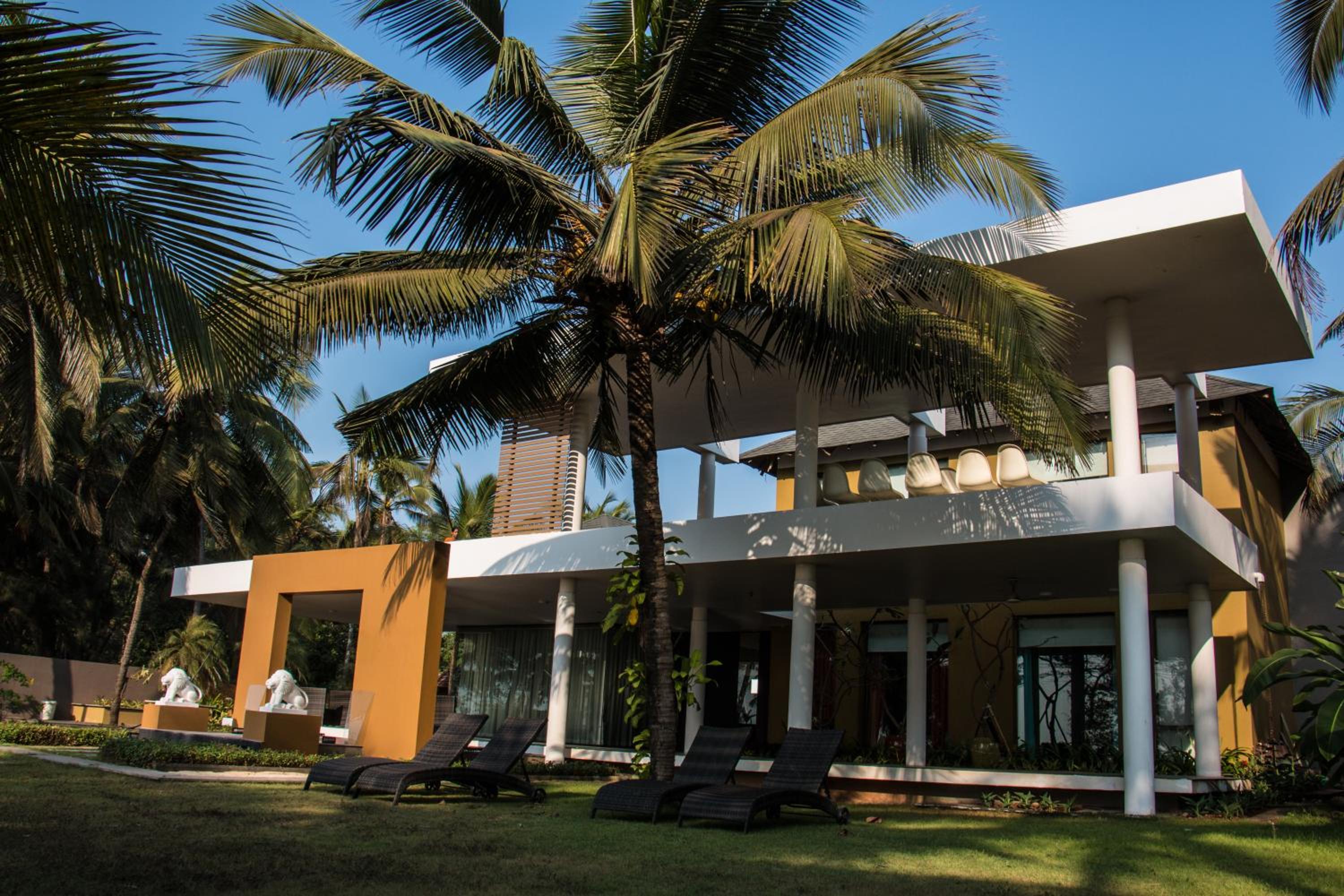 Villa photo 2