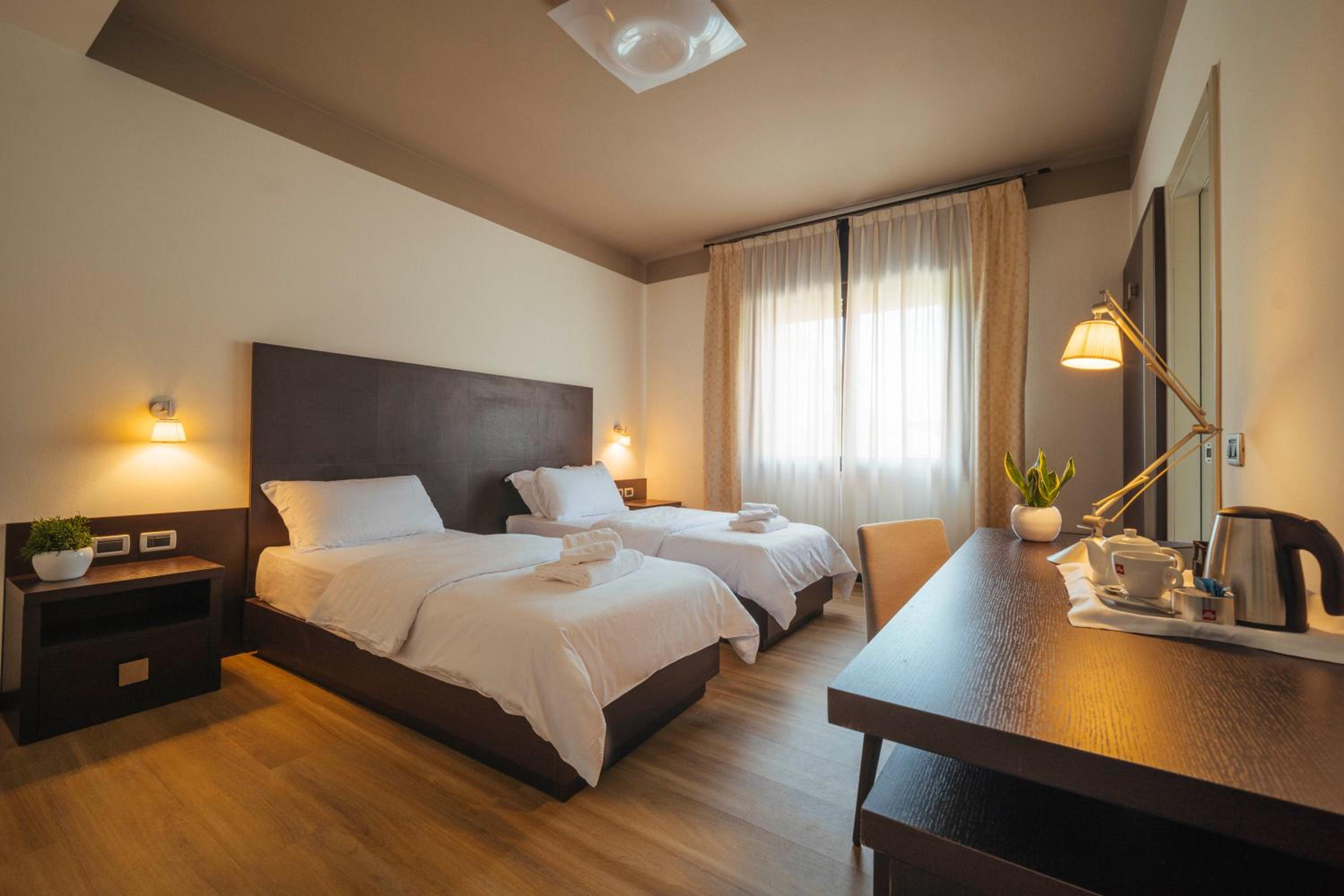 Large Twin Room photo 1
