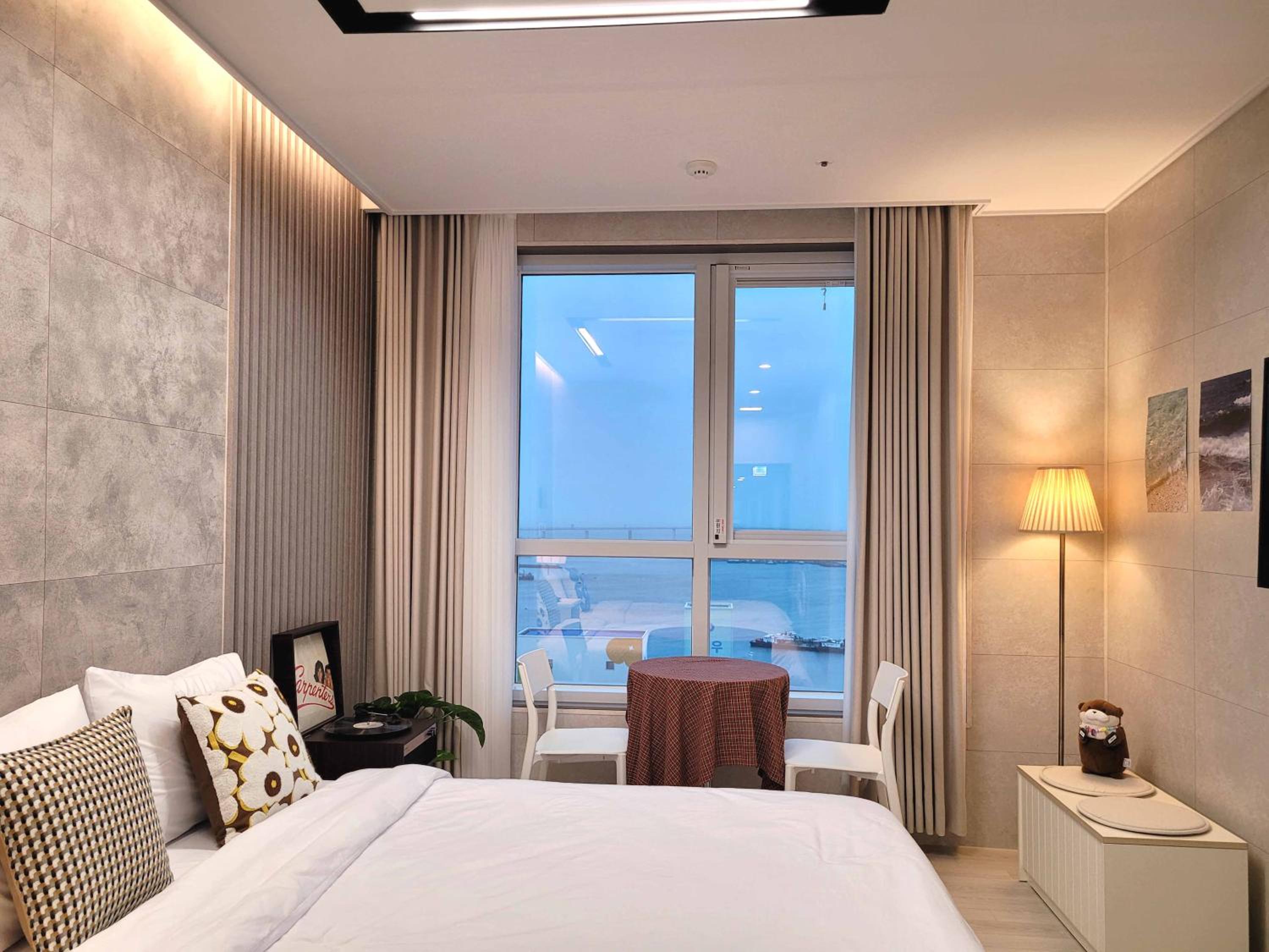 Deluxe Twin Room with Sea View